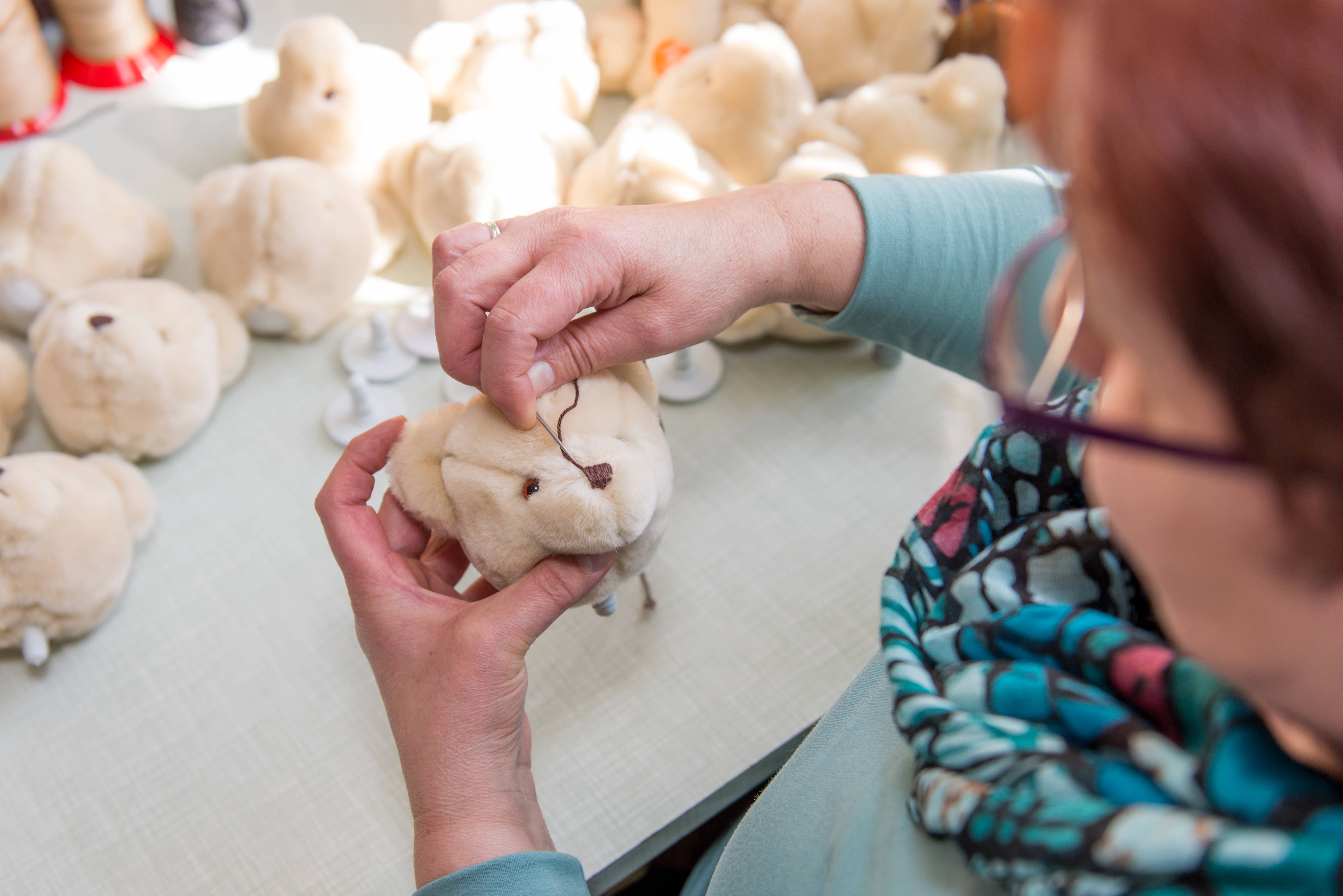 Jonas Teddy Bear 20 cm in Cuddle Bed - Limited Collector's item by Teddy Hermann、mySite、g9winljtr