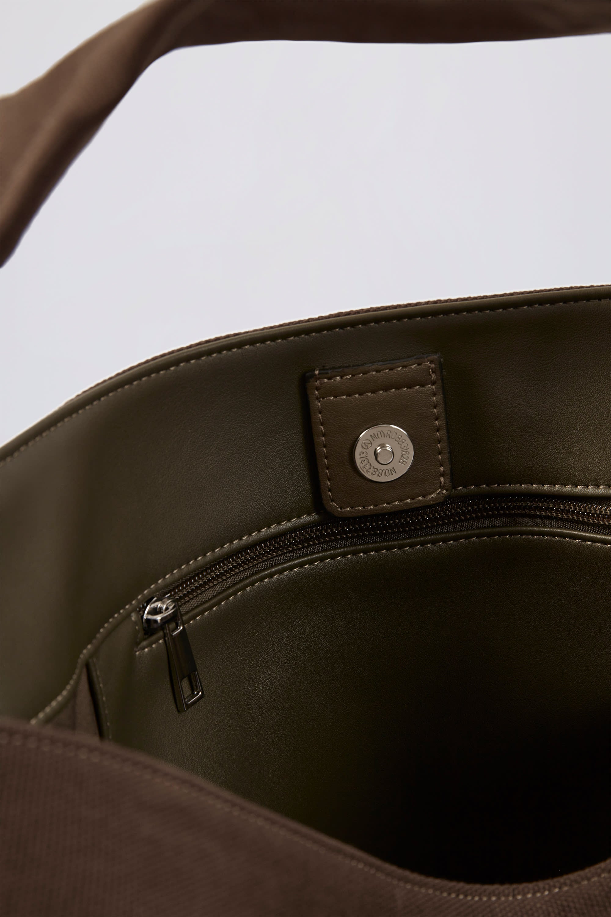 Sporty Oversized Tote Bag in Espresso、mySite、solidvoid