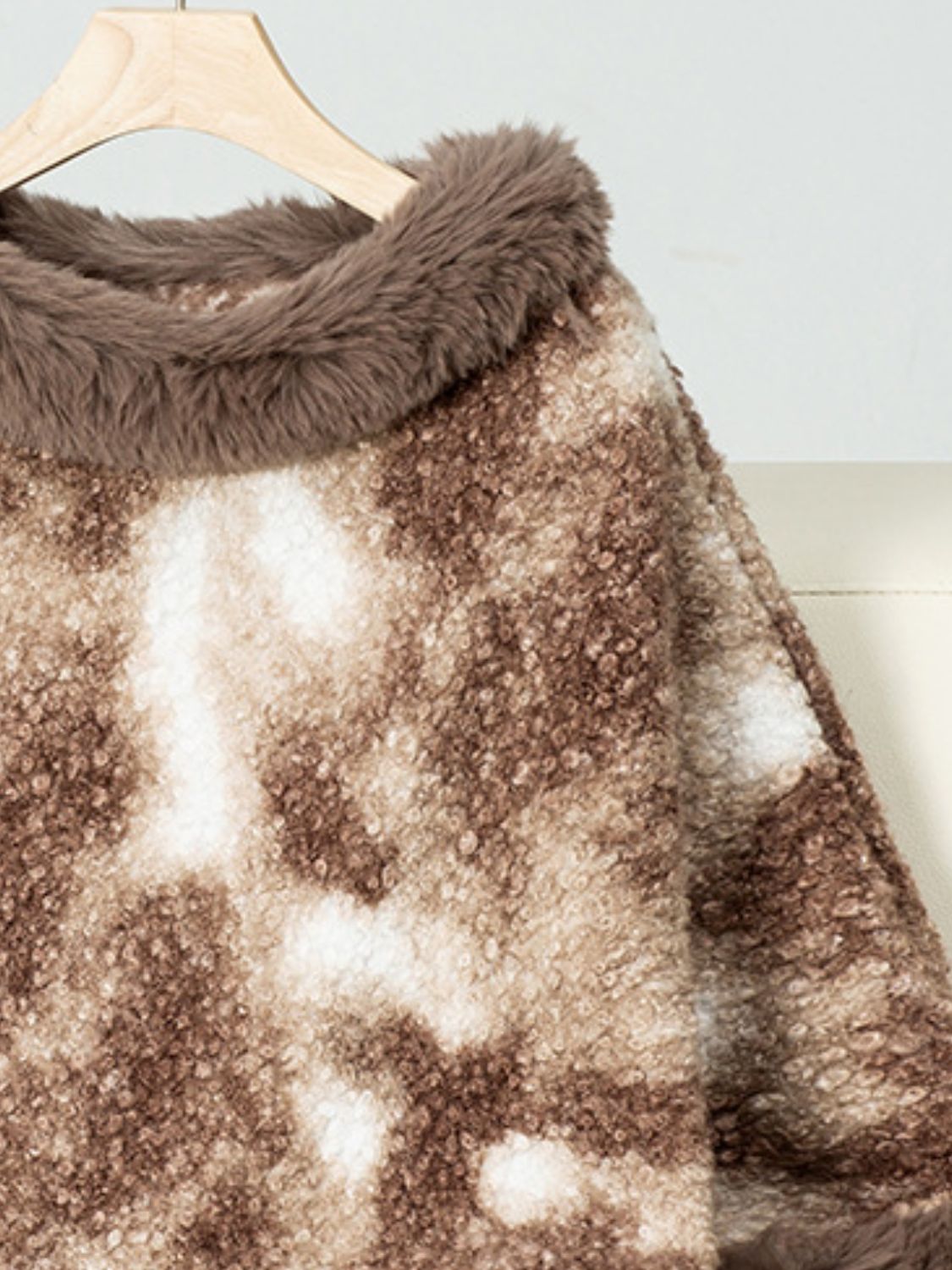  Furry Contrast Three-Quarter Poncho、mySite、justintrudeaud