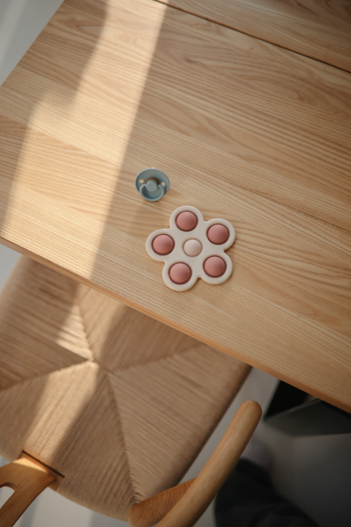 Flower Press Toy - Rose/Blush/Shifting Sand、mySite、g9winljtr