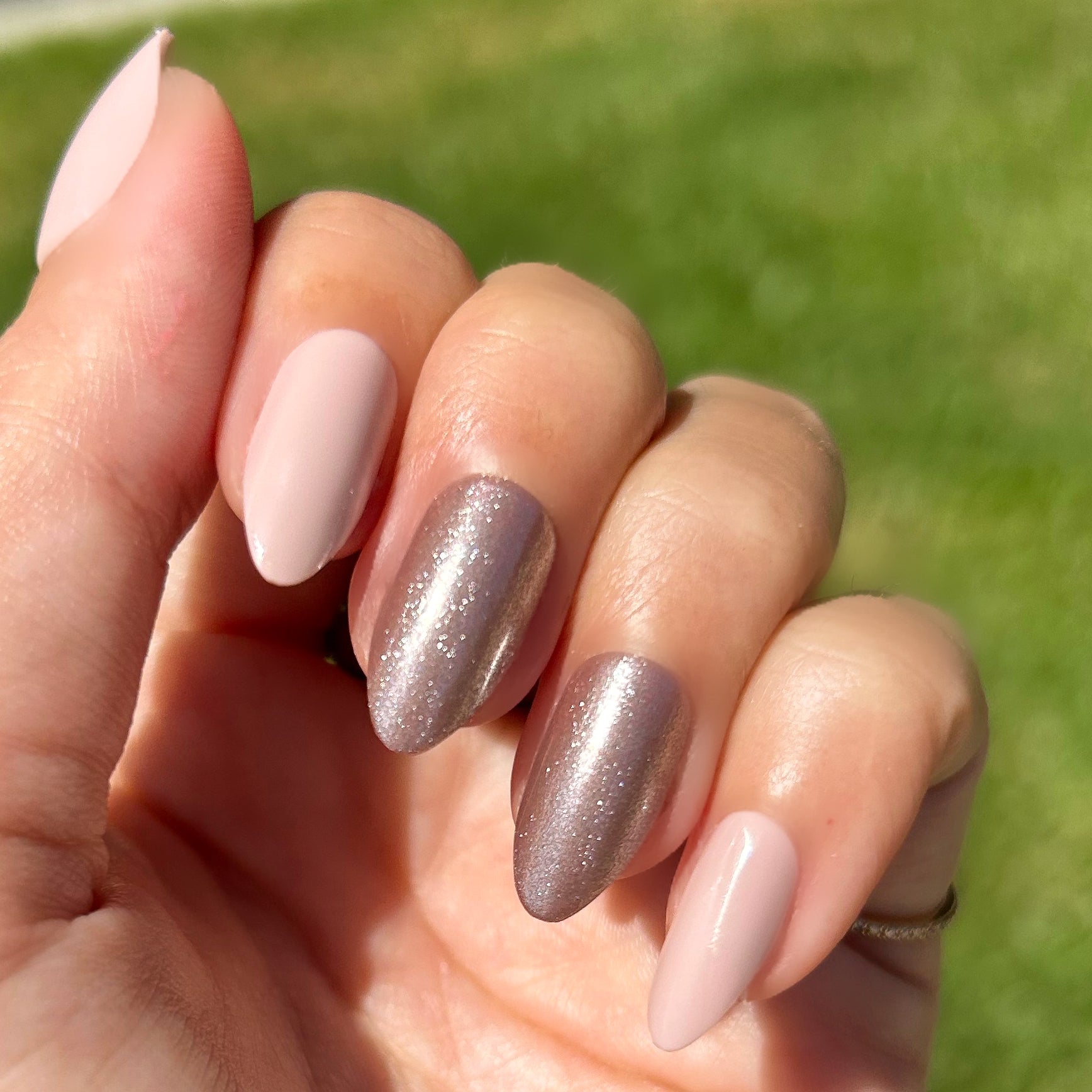 CDJ + Sundance Shimmer Accent Nail - Press-On | Medium | Almond、mySite、solidvoid