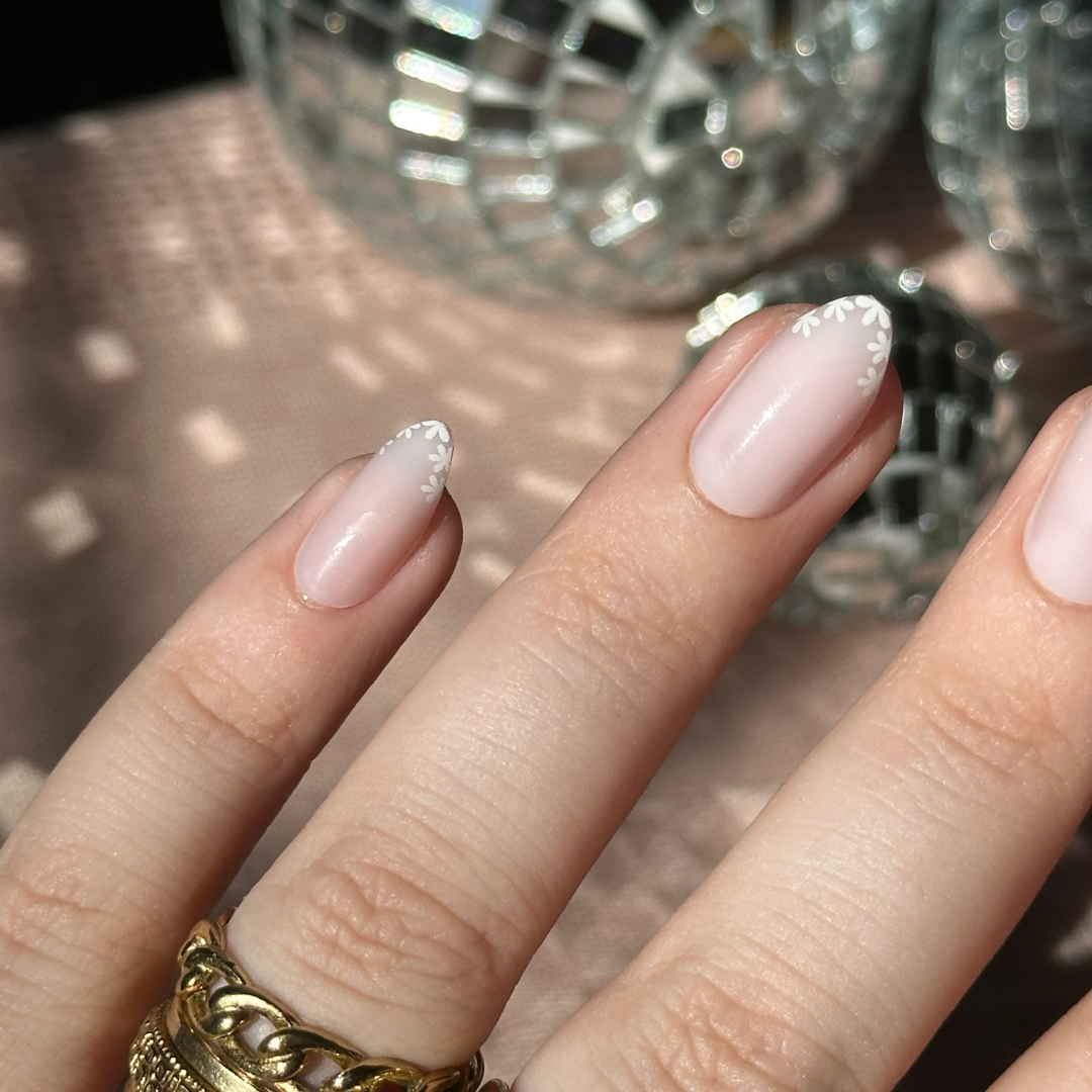 Delicate Daisy French - Press-On | Medium | Almond、mySite、solidvoid