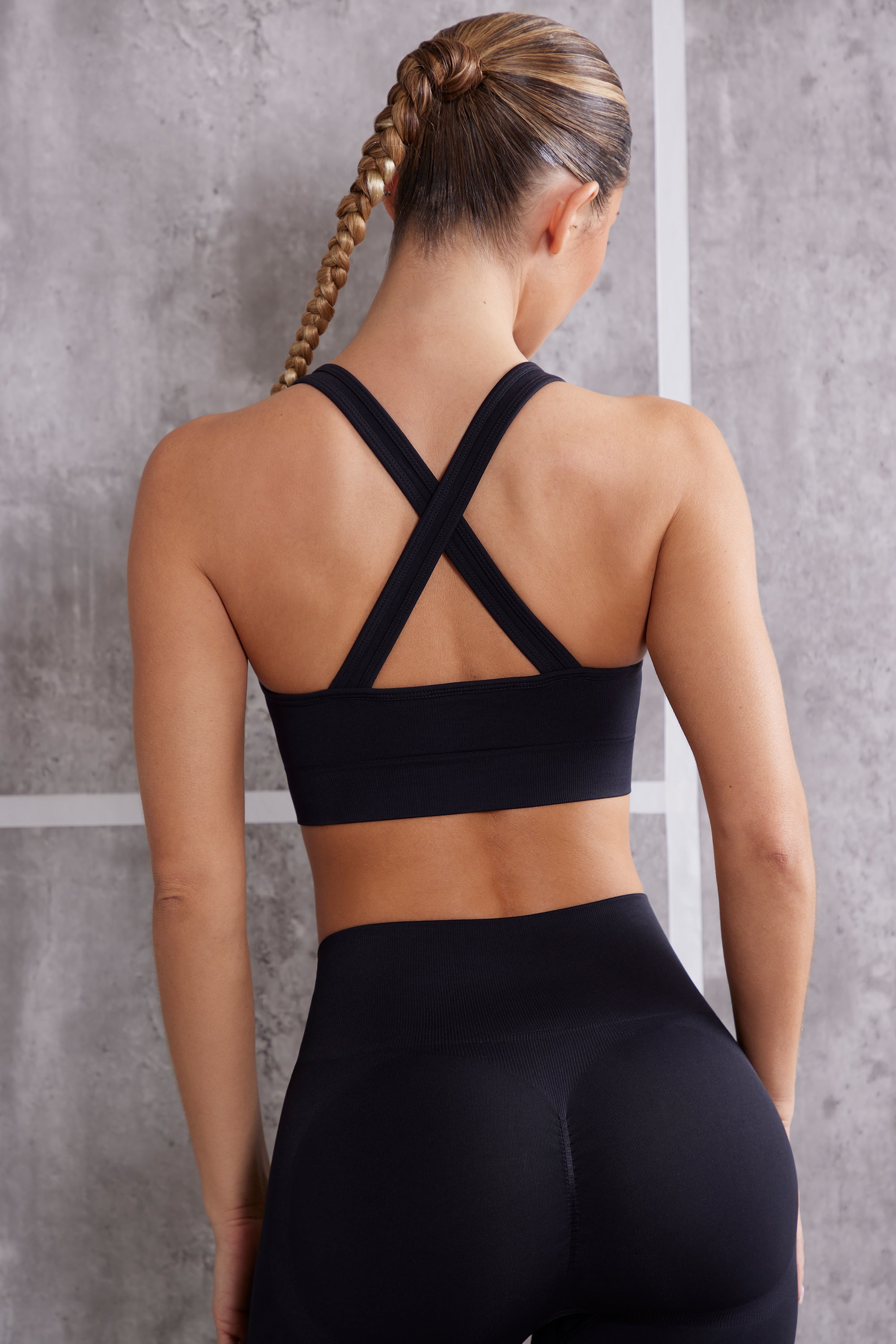Plunge Neck Sports Bra in Jet Black、mySite、solidvoid