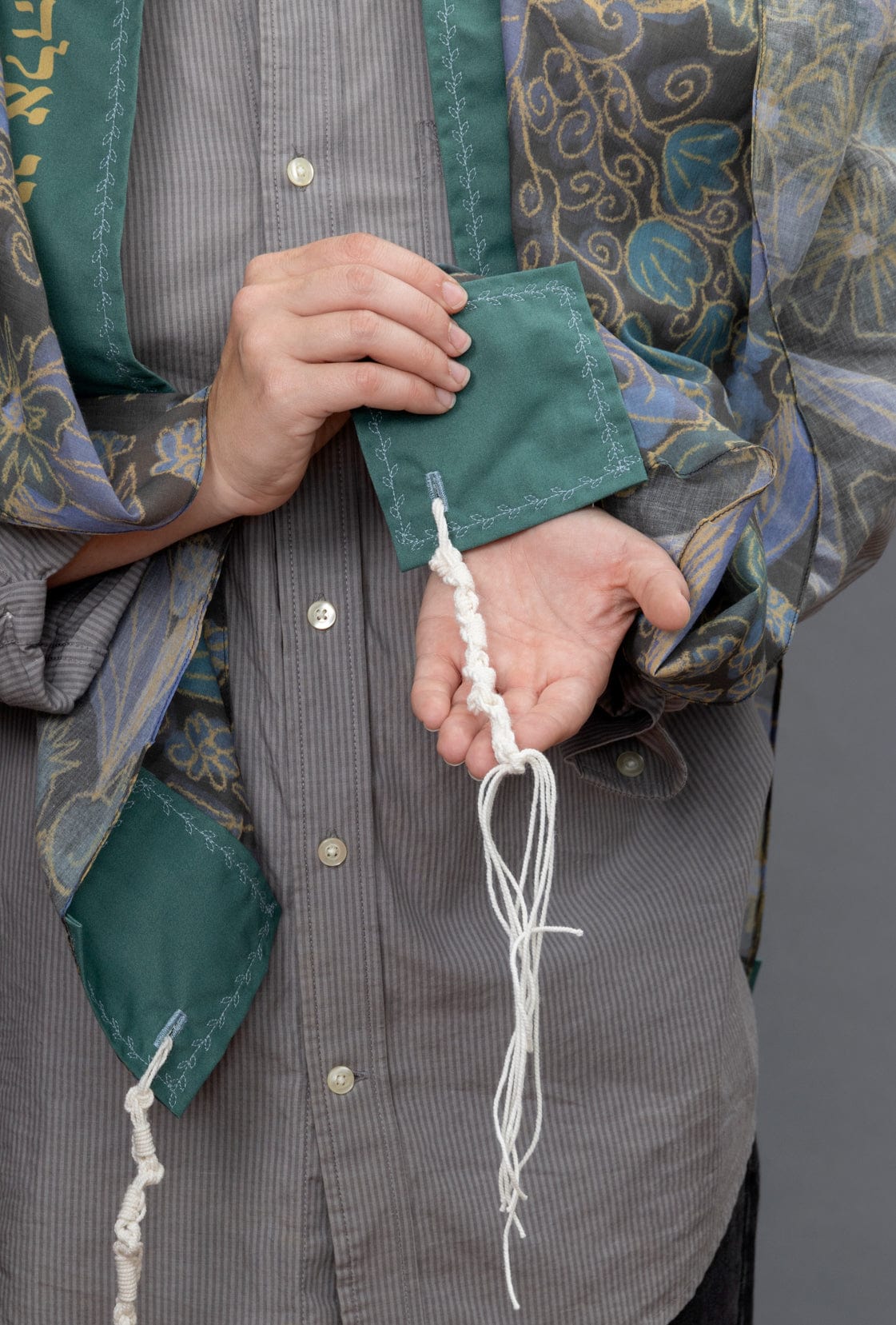 Dark Blue, Green, and Yellow Pomegranates with Leaf Trim Tallit、mySite、topwebapps