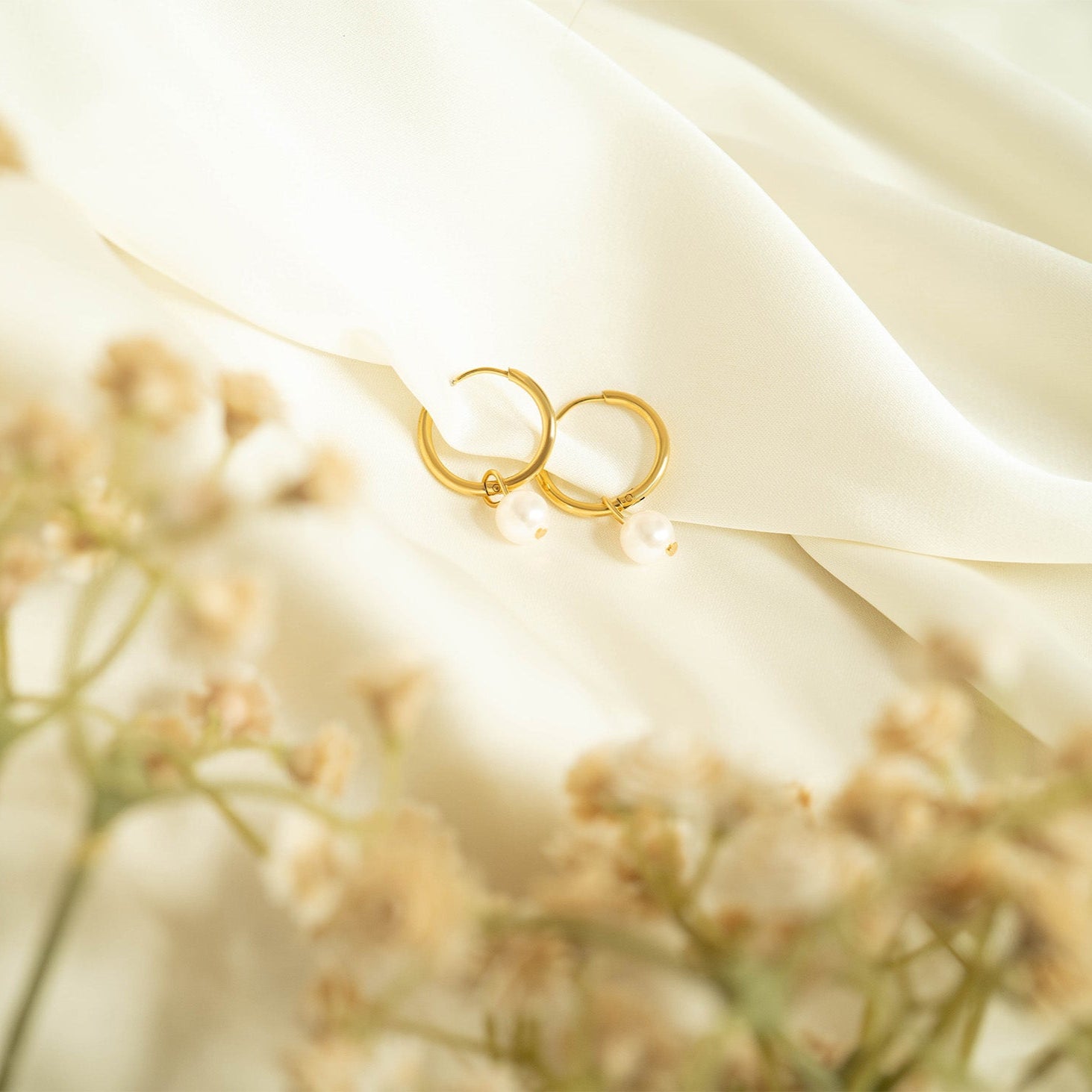 18K Gold PVD Stainless Steel Pearl Charm Huggie Hoop Earrings / ERJ0027、mySite、dreamappss