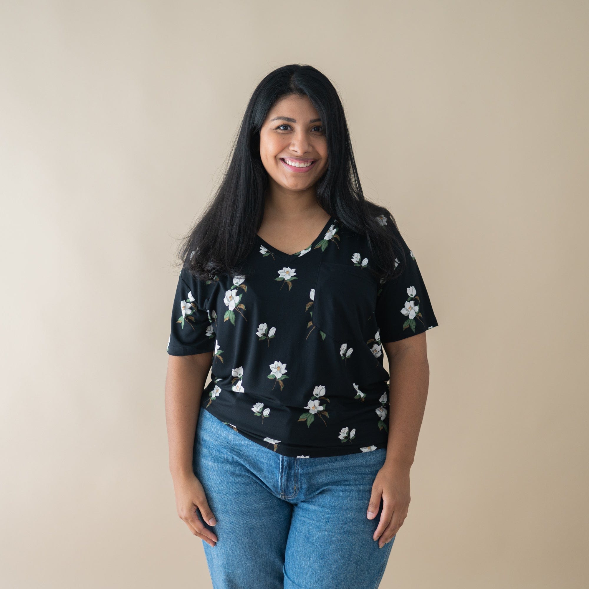  Women’s Relaxed Fit V-Neck in Big Midnight Magnolia、mySite、layawaytickets