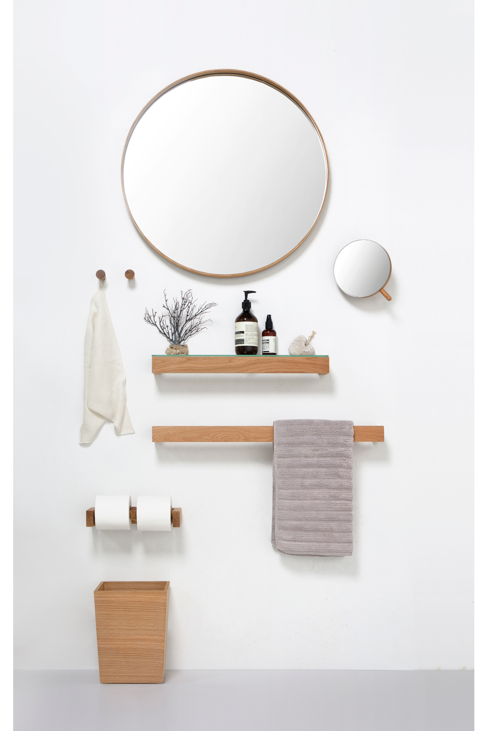 Oak Wall Magnifying Vanity Mirror | Wireworks、mySite、neckold