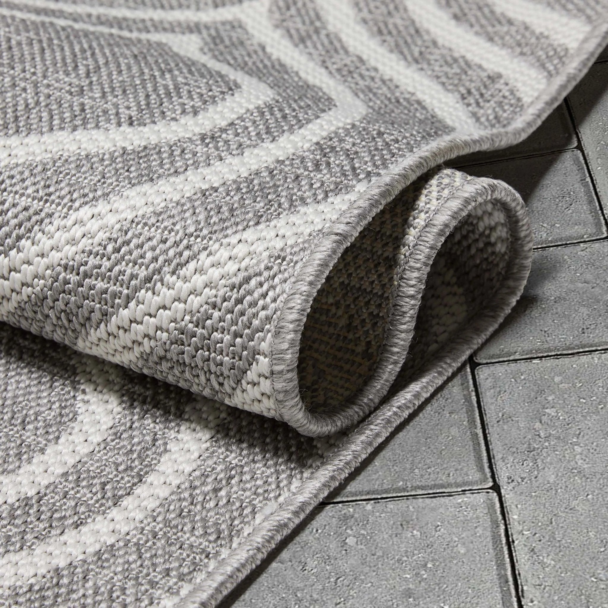 Ludo Lattice Trellis Indoor/Outdoor Grey Textured Rug、mySite、gigharbornorthrealestate