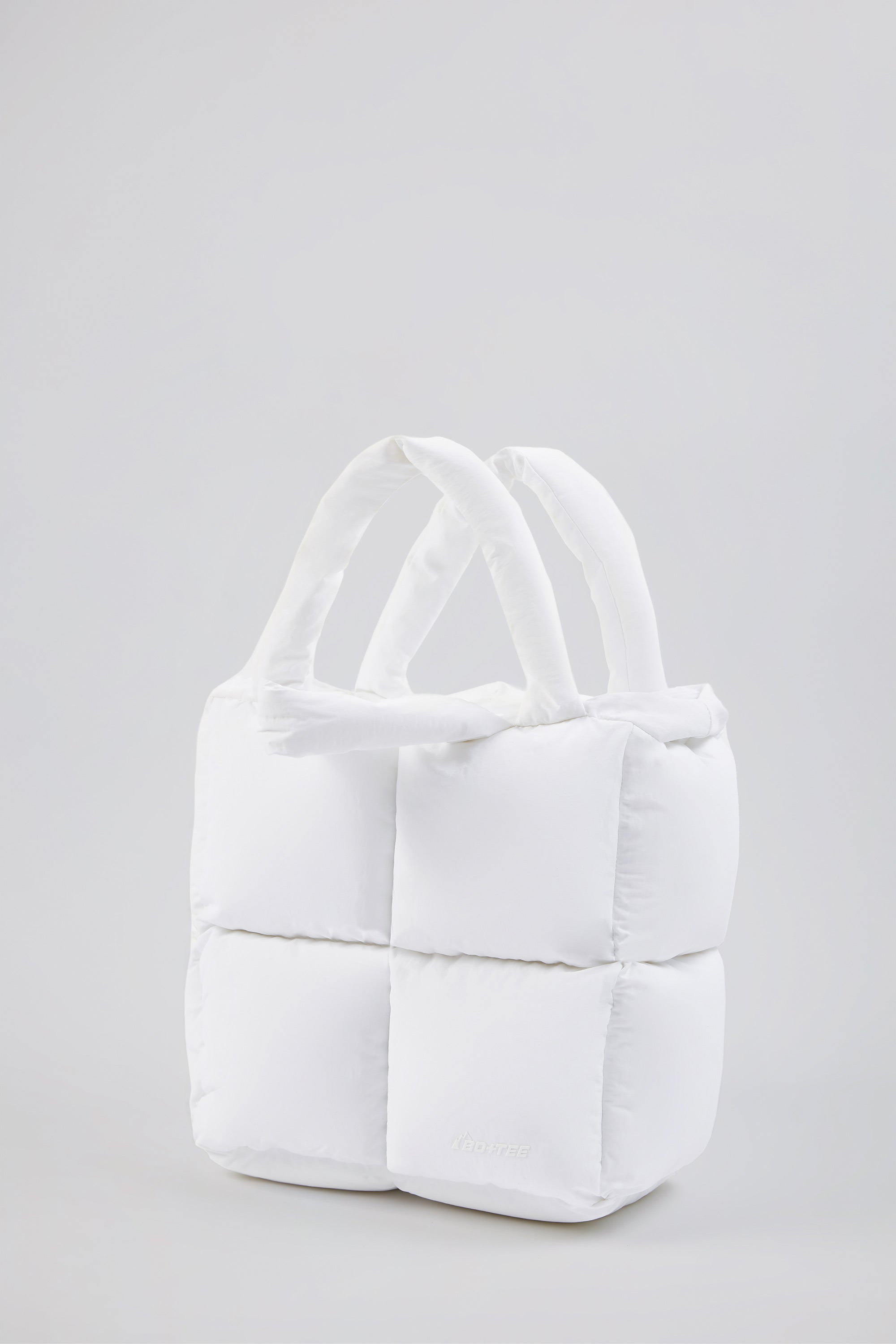 Quilted Puffer Bag in White、mySite、solidvoid