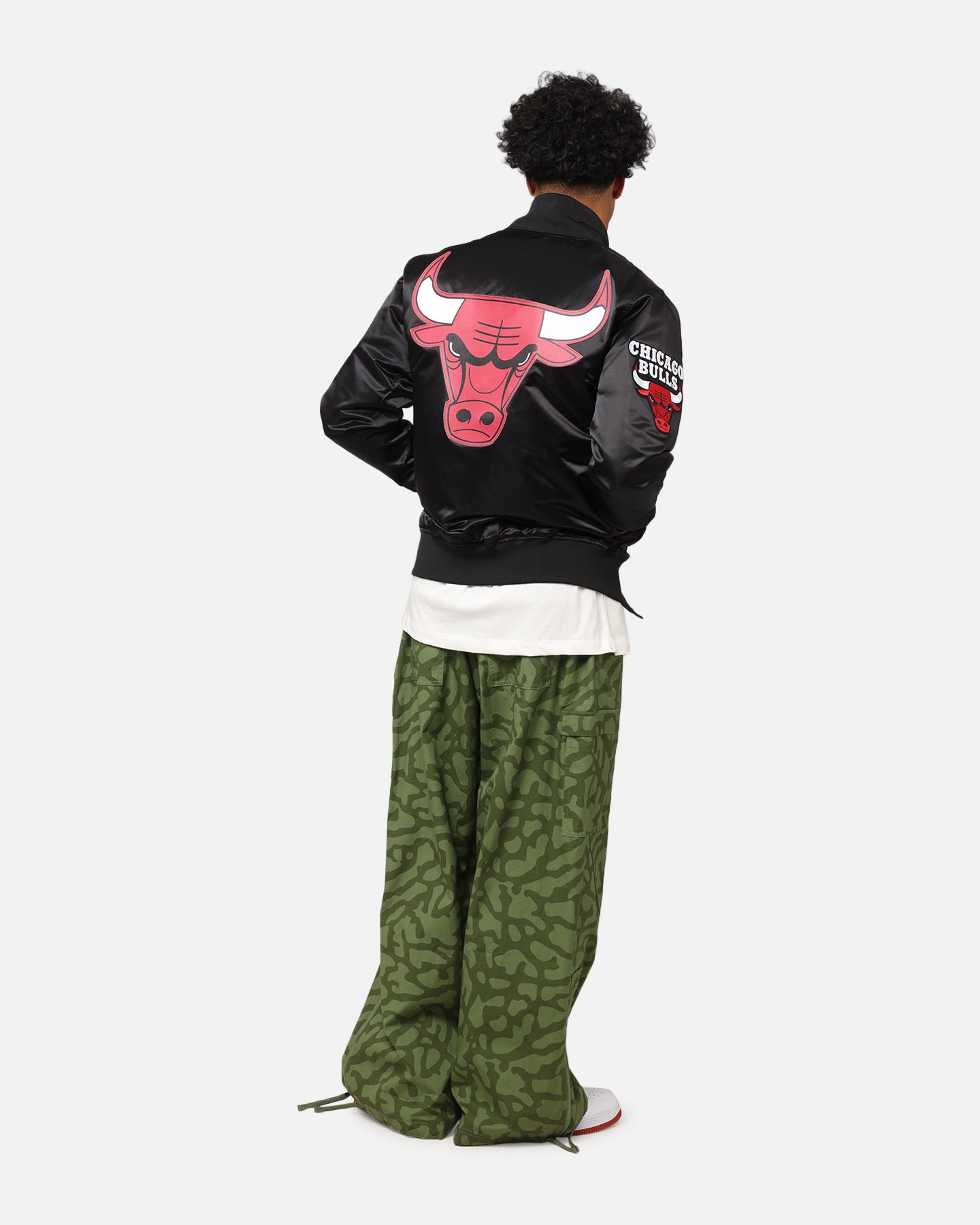 Pro Standard Chicago Bulls Big Logo Satin Jacket Black、mySite、zt4zffjzw