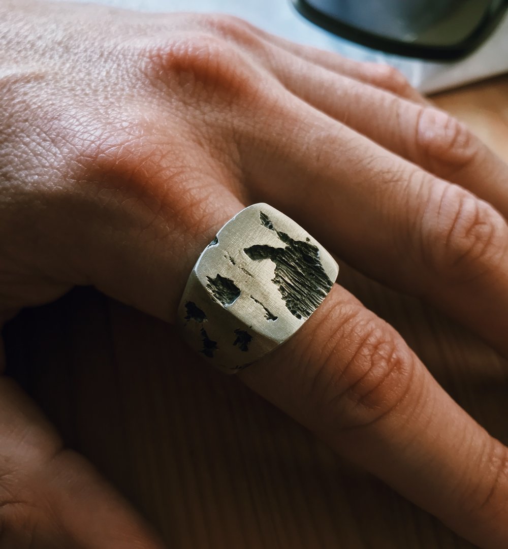  Broadway Signet in Oxidized Silver、mySite、merchandisen