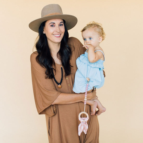 Classic Pacifier Clip - Wood + Rose、mySite、g9winljtr