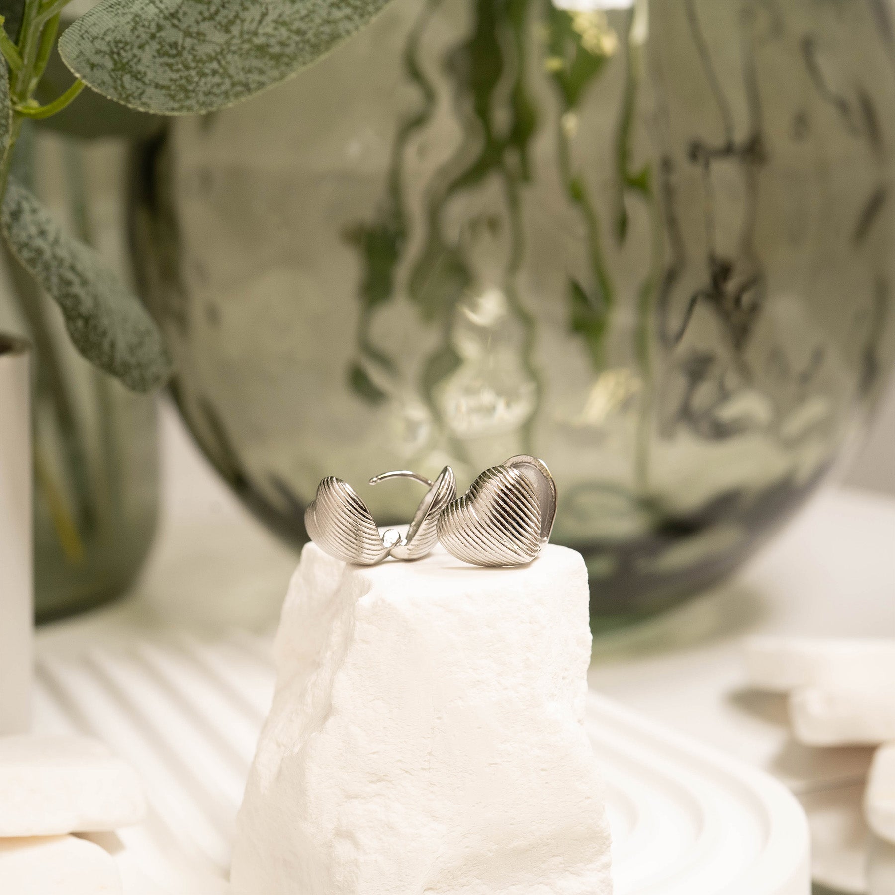 18K Gold PVD Stainless Steel Heart Huggie Earrings / ERJ0065、mySite、dreamappss