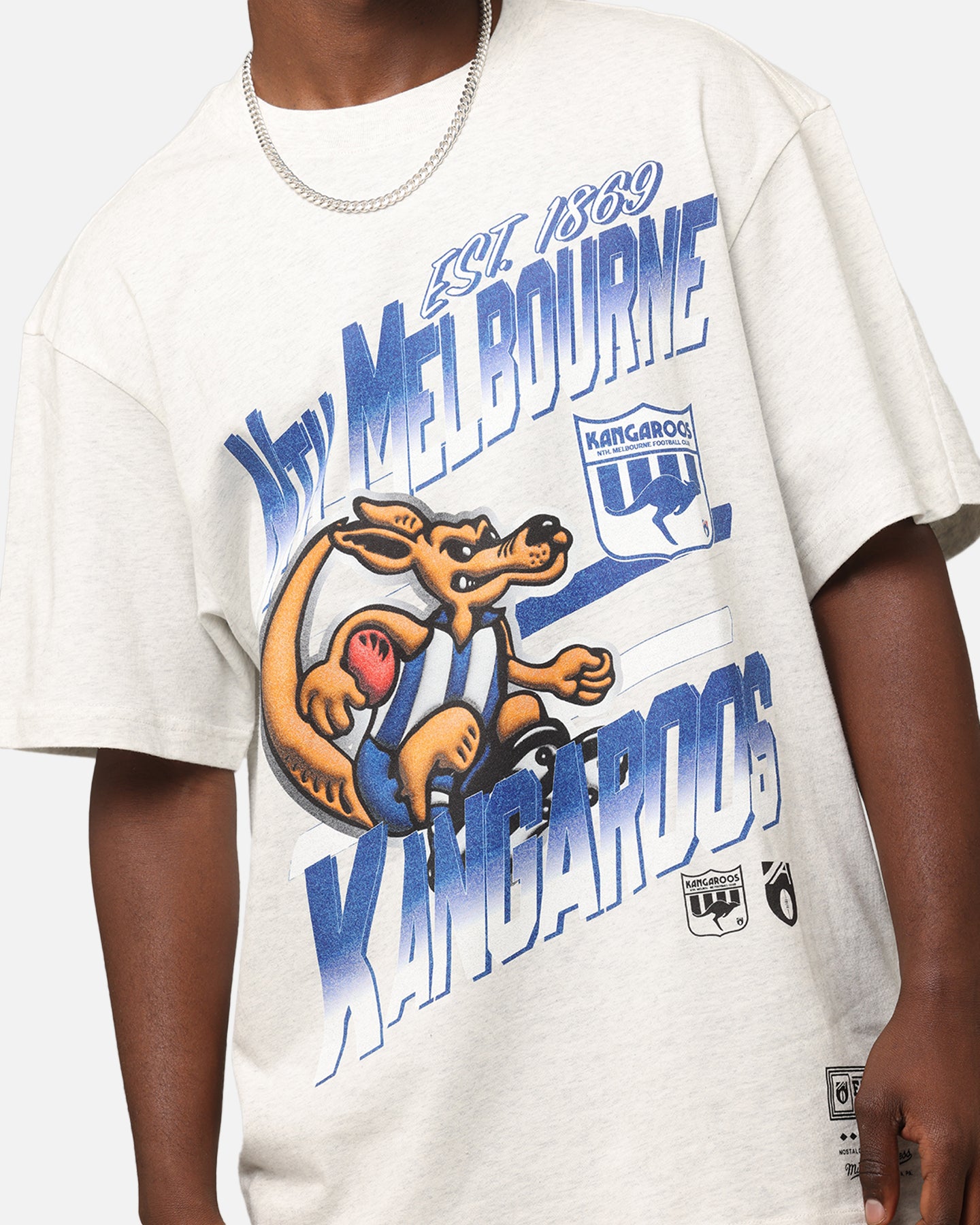 Mitchell & Ness North Melbourne Kangaroos Mascot Character T-Shirt Silver Marle、mySite、zt4zffjzw