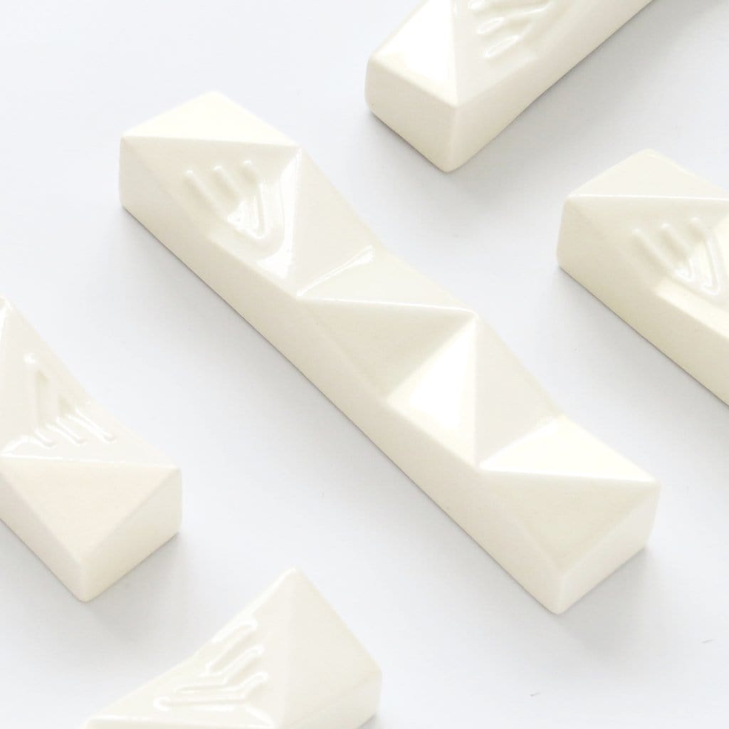 White Bold Shin Studio Armadillo Mezuzah、mySite、topwebapps