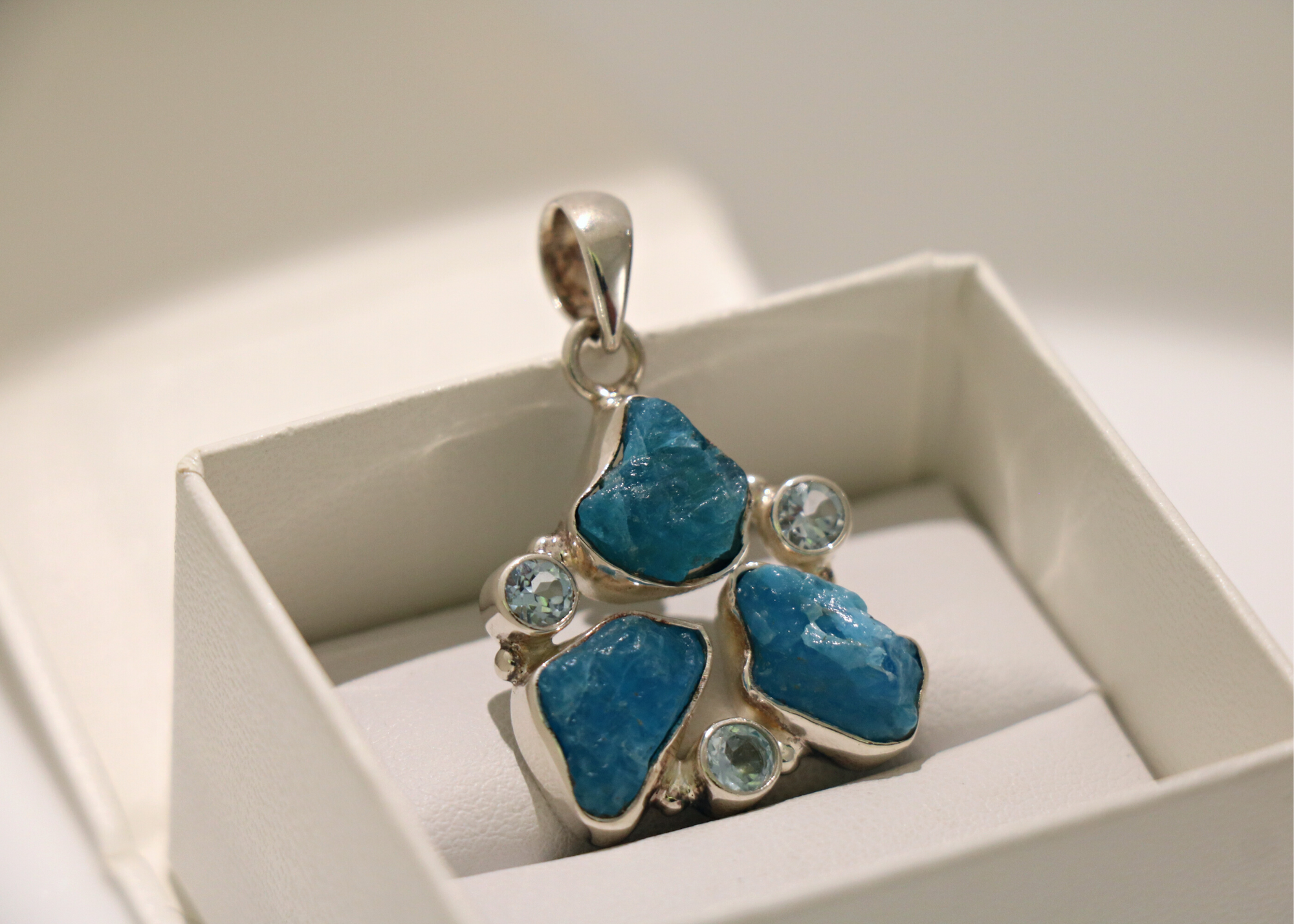 Apatite Trinity Pendant (Sterling Silver)、mySite、topwebapps