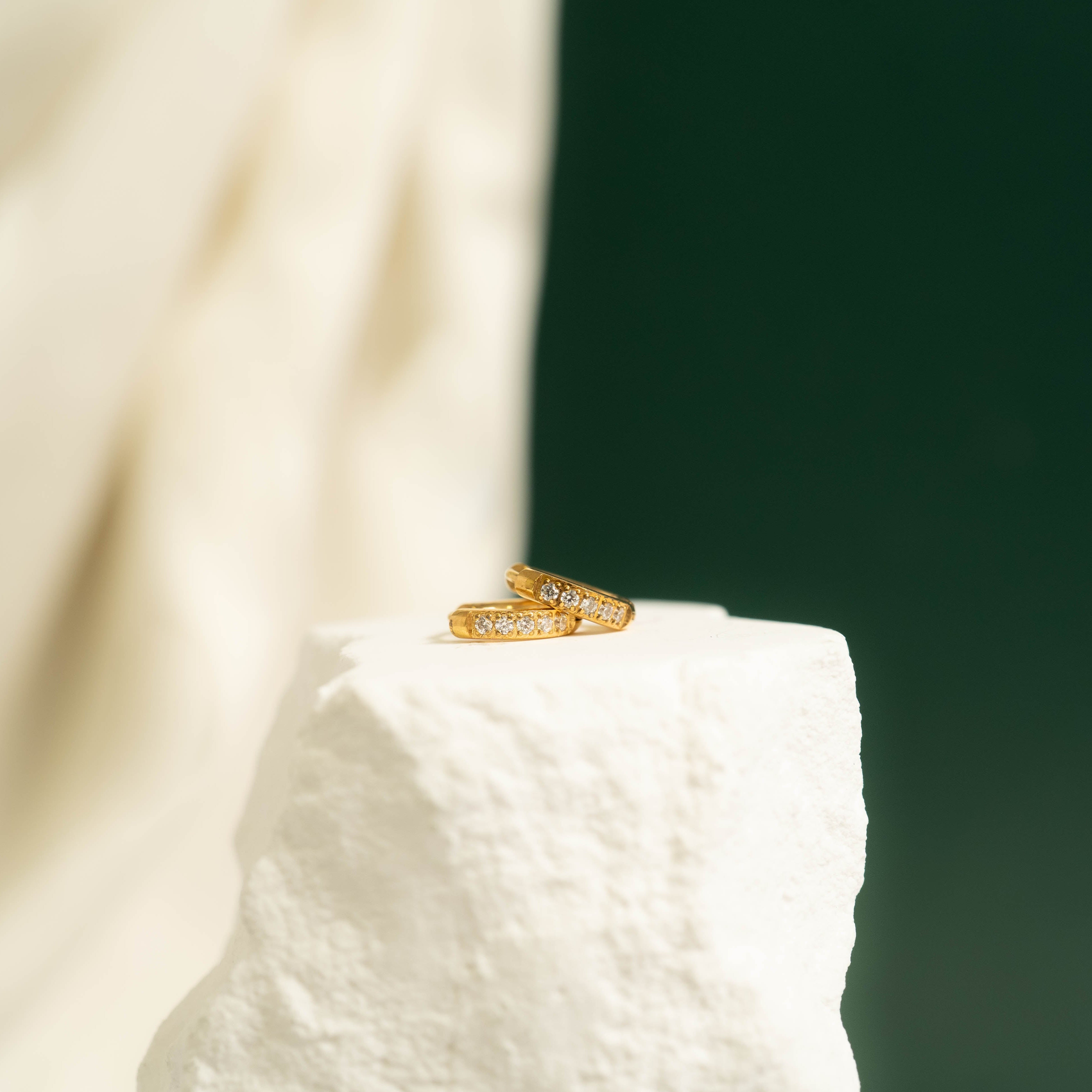 18K Gold PVD Stainless Steel CZ Stone Huggie Earrings / ERJ0075、mySite、dreamappss