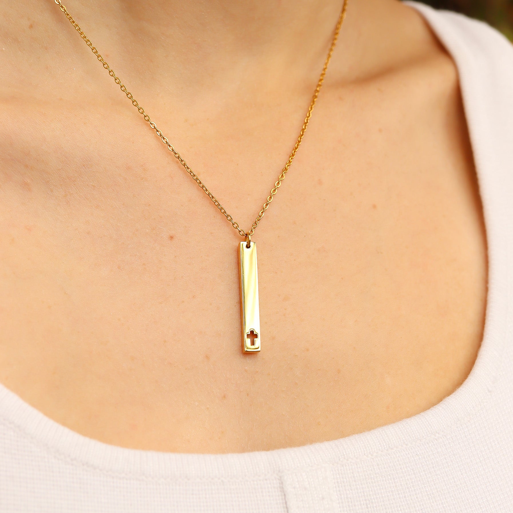 18K Gold PVD Stainless Steel Cross Cutout Vertical Bar Necklace / SBB0163、mySite、dreamappss