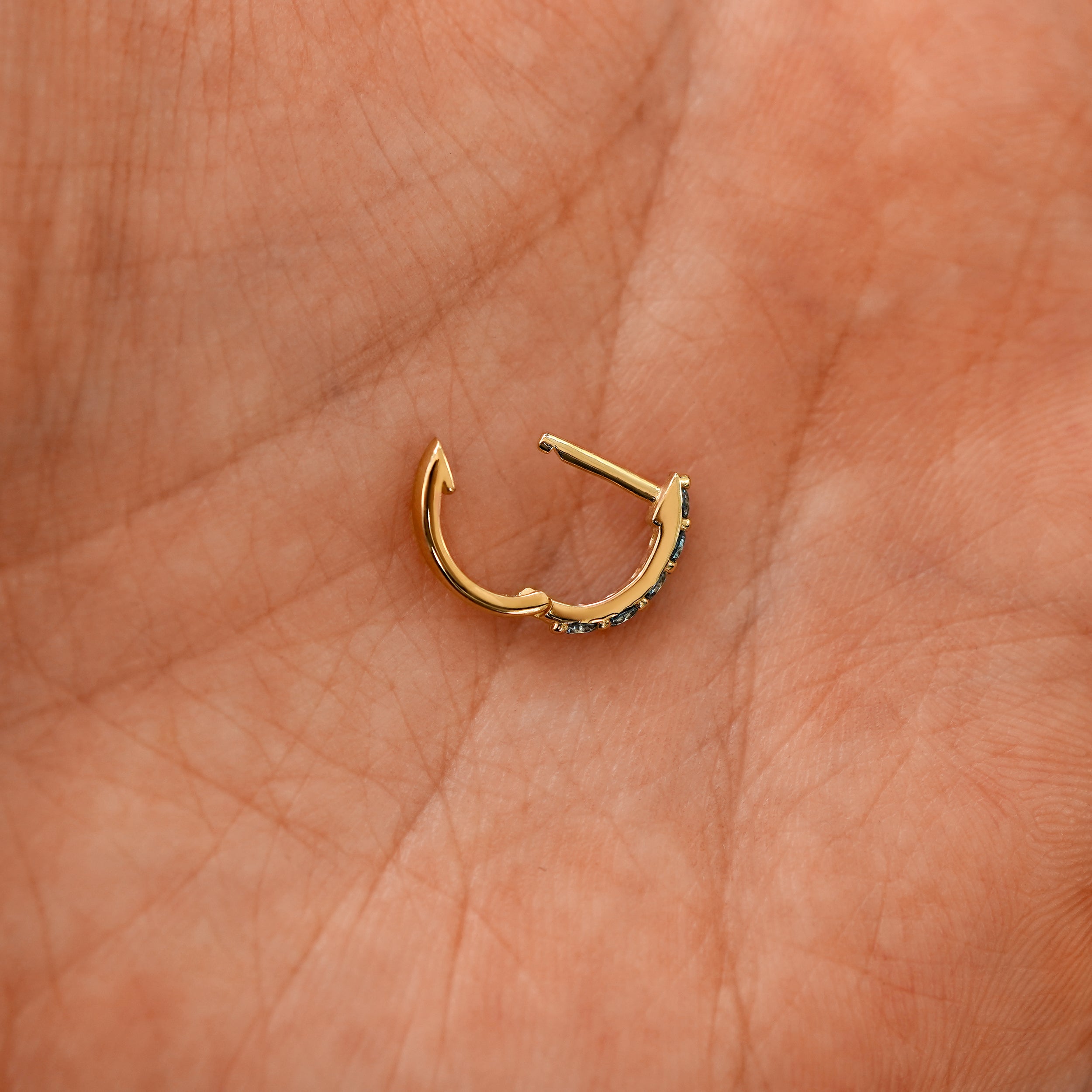 Light Blue Lab Diamond Huggie Hoop、mySite、hinf8tx79