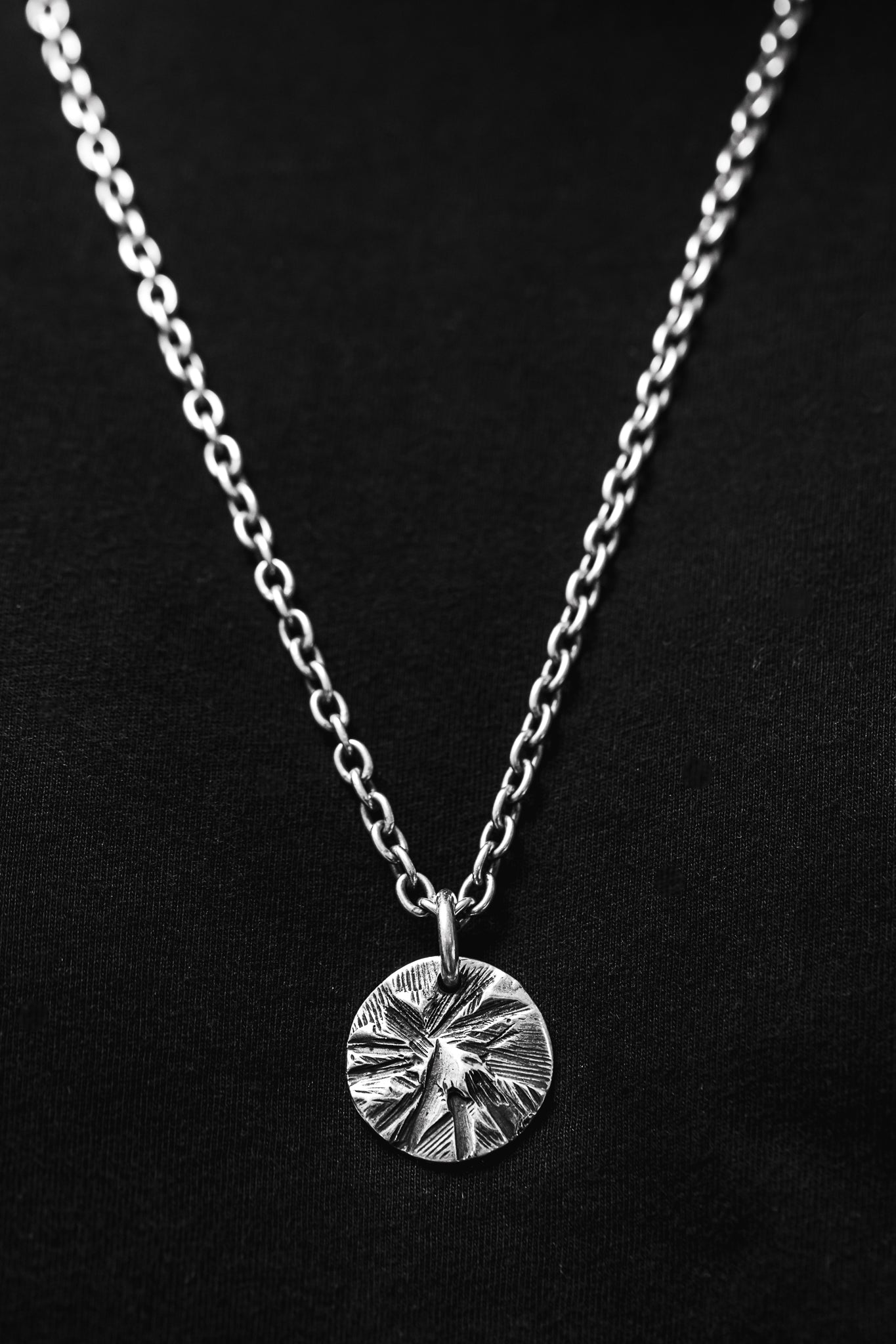 Peak Medallion in Oxidized Silver、mySite、merchandisen