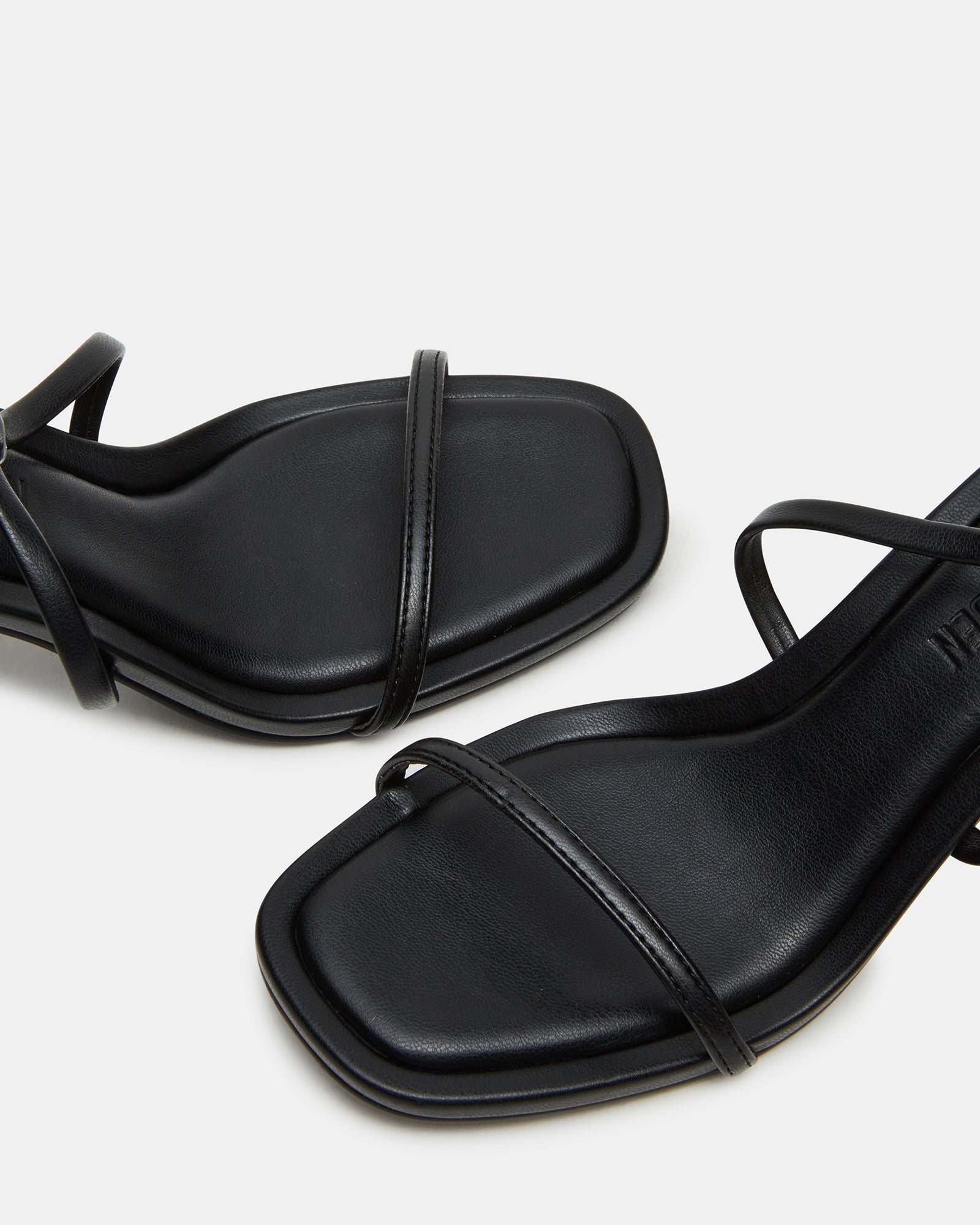 DEMURE BLACK、mySite、gtrtttuynbv