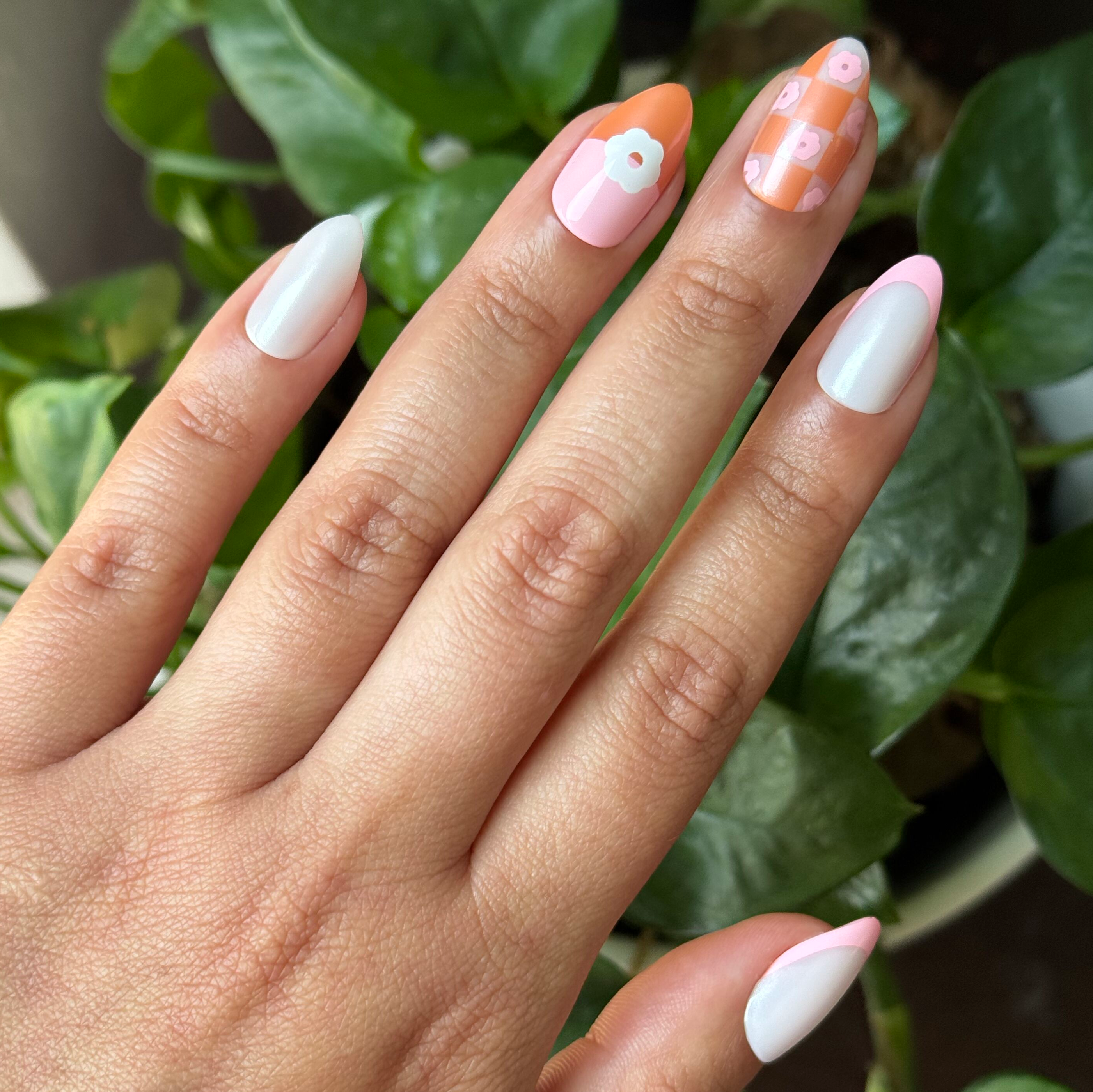 Chrome Flower Mixed Pack - Press-On | Medium | Almond、mySite、solidvoid