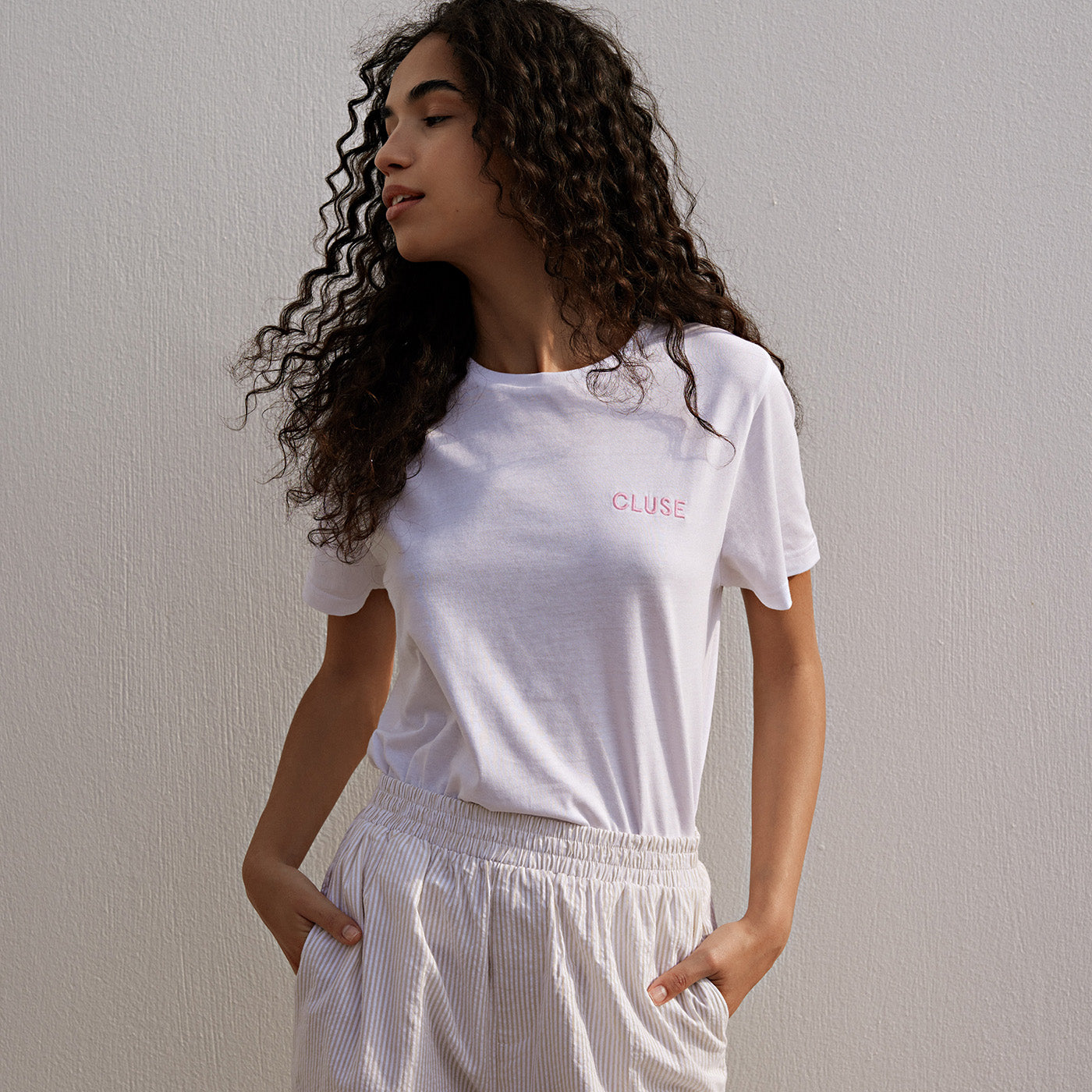 T-Shirt White, Pink Logo, Medium、mySite、botmansion