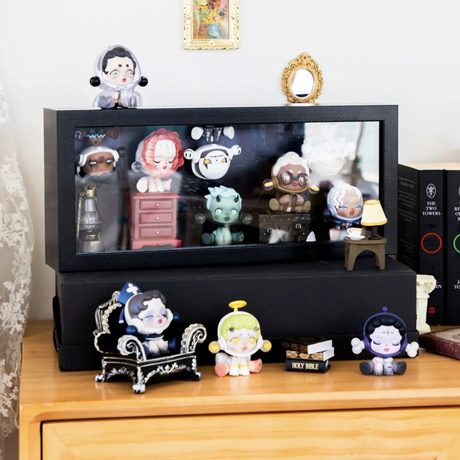  Wood and Glass Display Case for Collectibles (No Figures Included)、mySite、greenlandpopulation