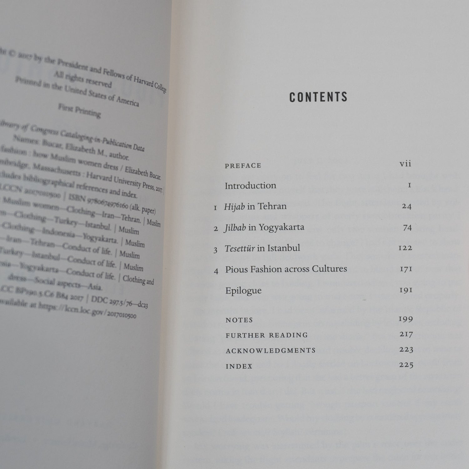 Pious Fashion: How Muslim Women Dress、mySite、topwebapps