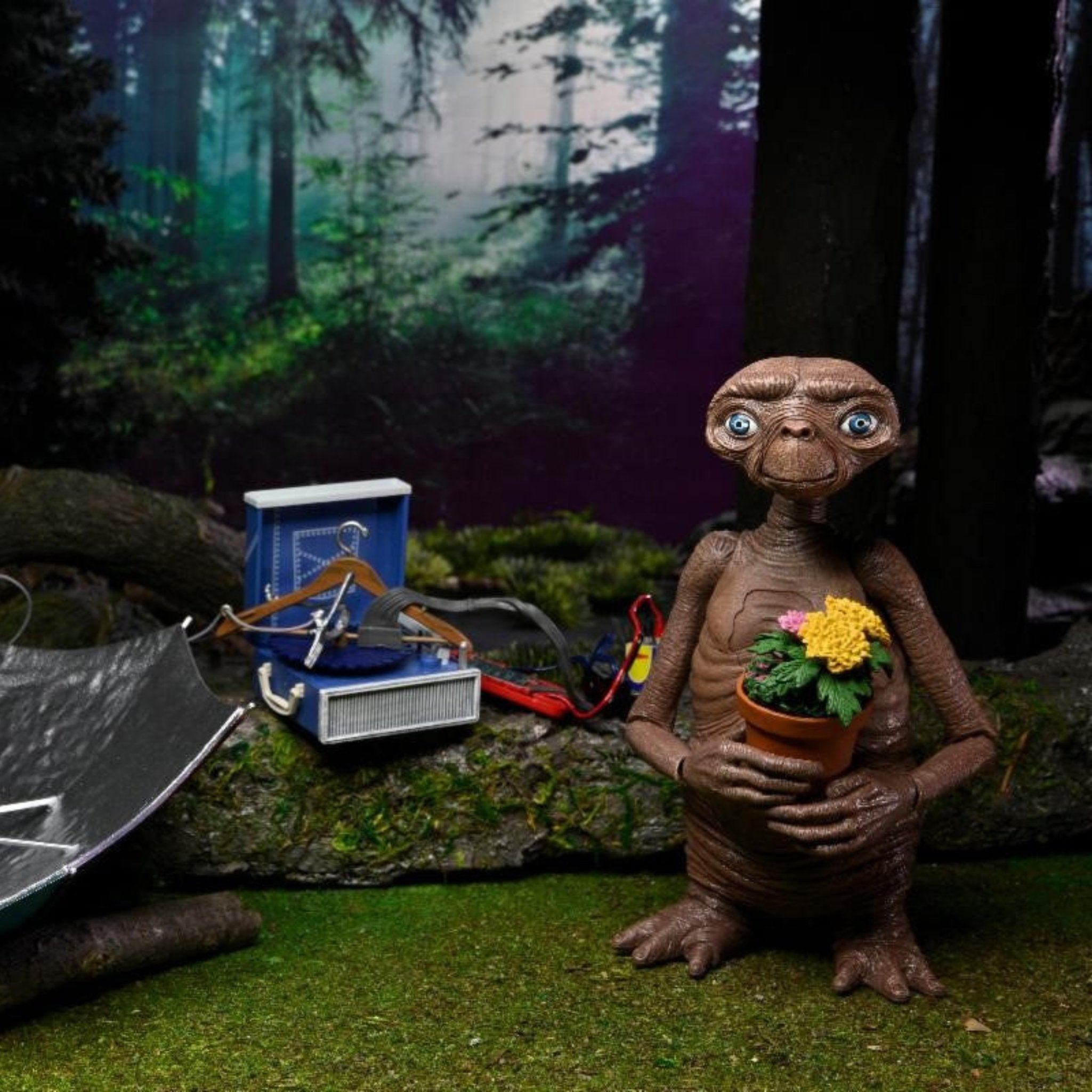 NECA 40th Anniversary Ultimate Deluxe E.T. with LED Light-up Chest、mySite、hgirdovlk