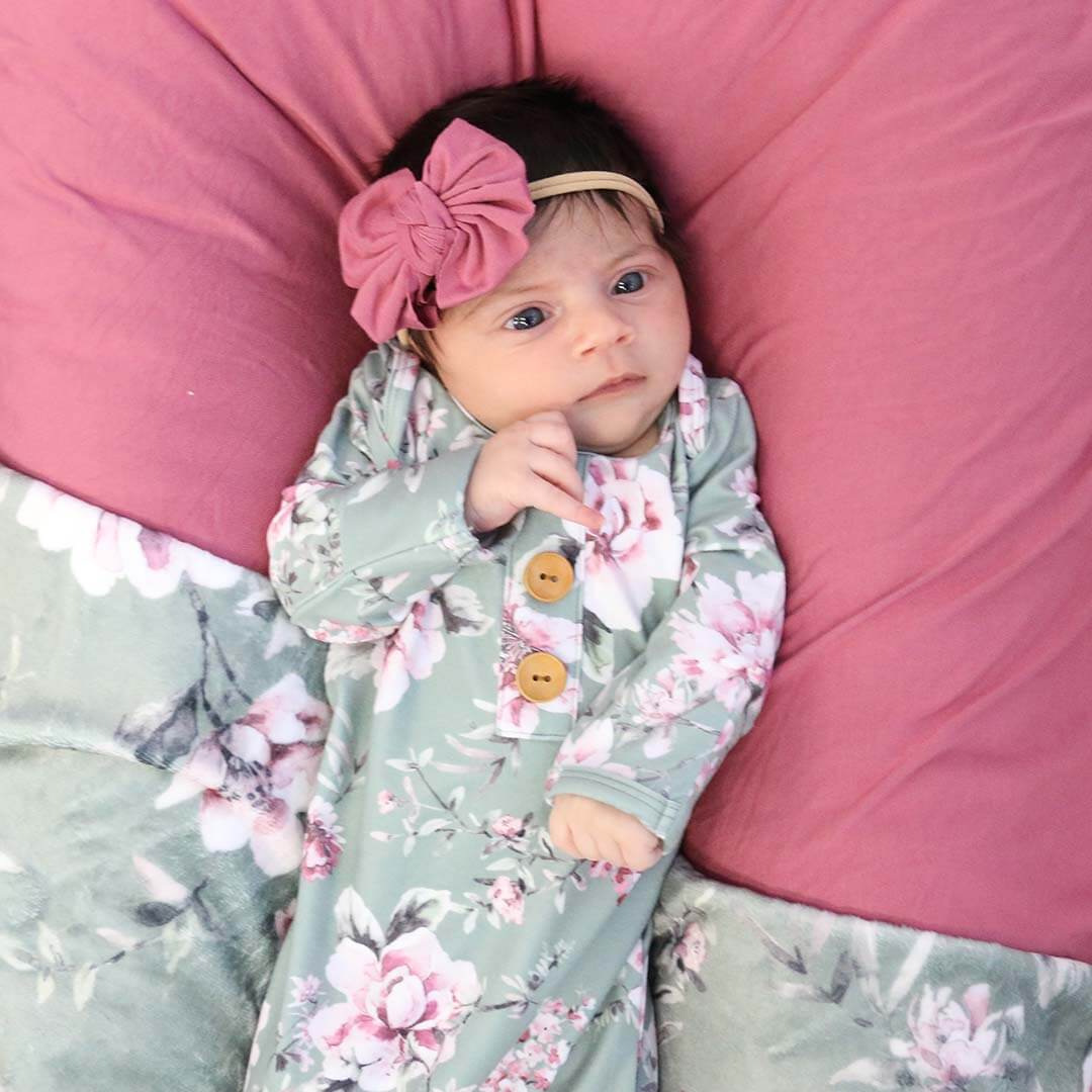 Saylor's Sage & Blush Floral Newborn Baby Knot Gown & Hat Set、mySite、layawaytickets