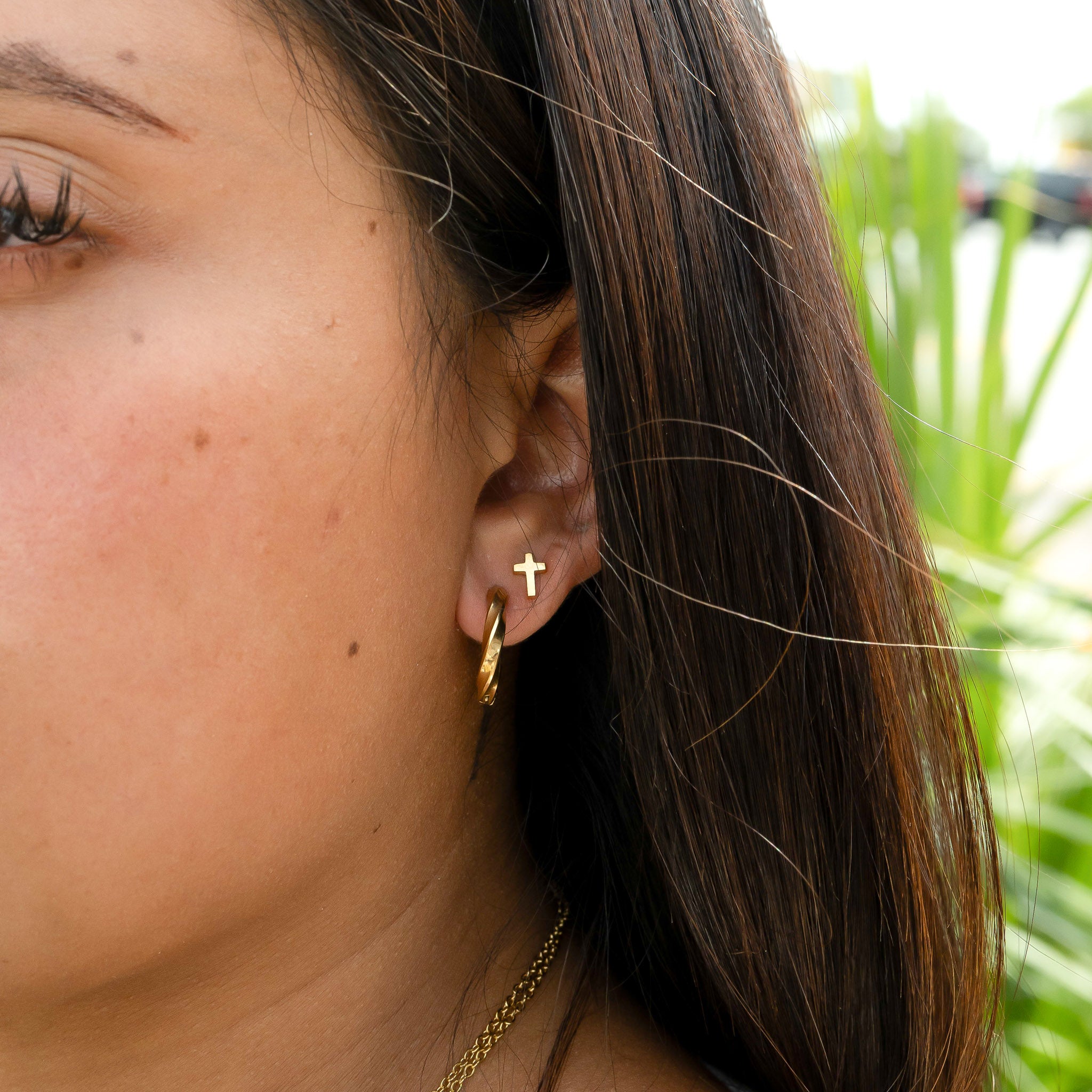 18K Gold PVD Stainless Steel Textured Twisted Huggie Hoop Earrings / ERJ0026、mySite、dreamappss