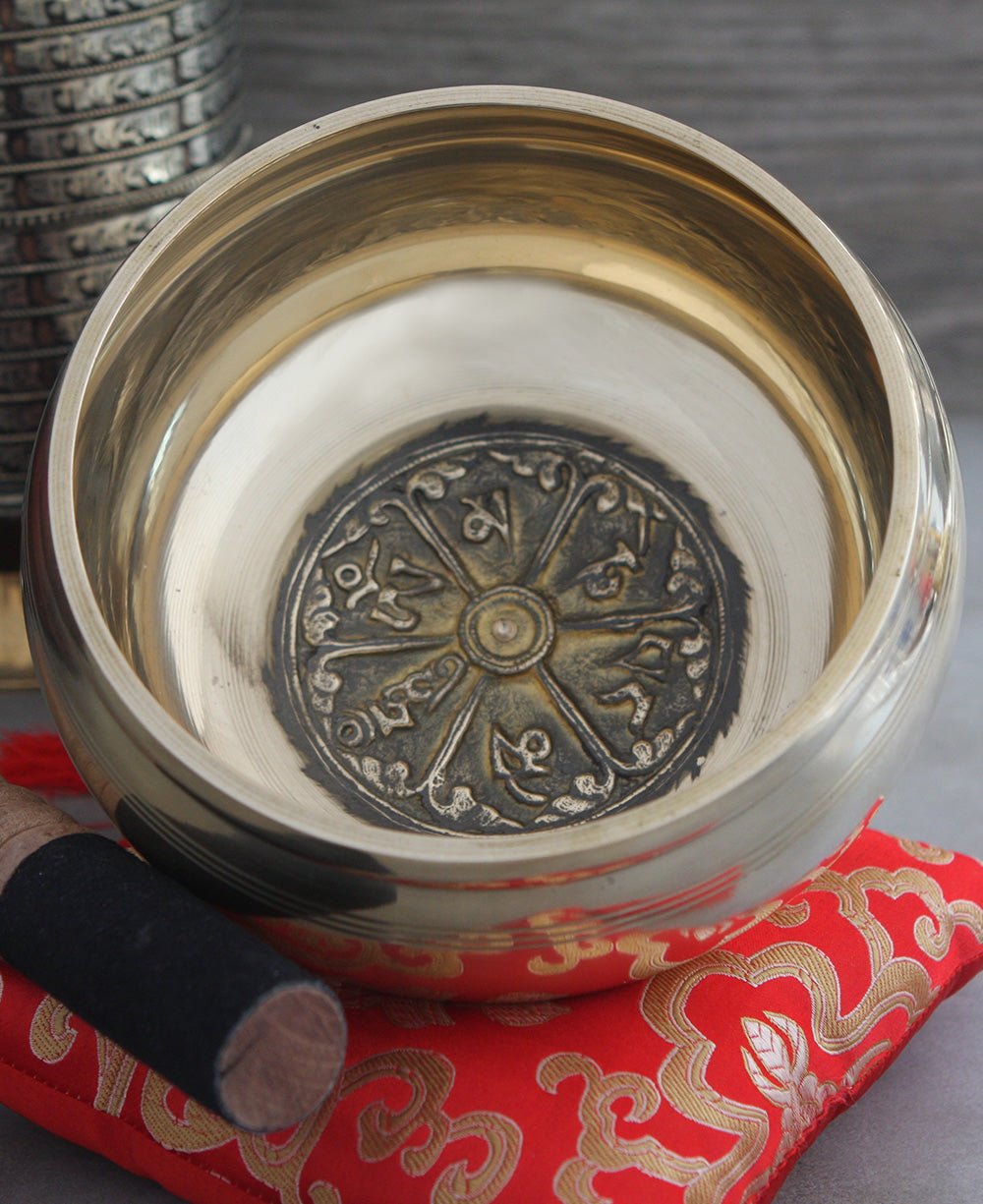 Meditation Singing Bowl with Embossed Tibetan Mantra、mySite、topwebapps