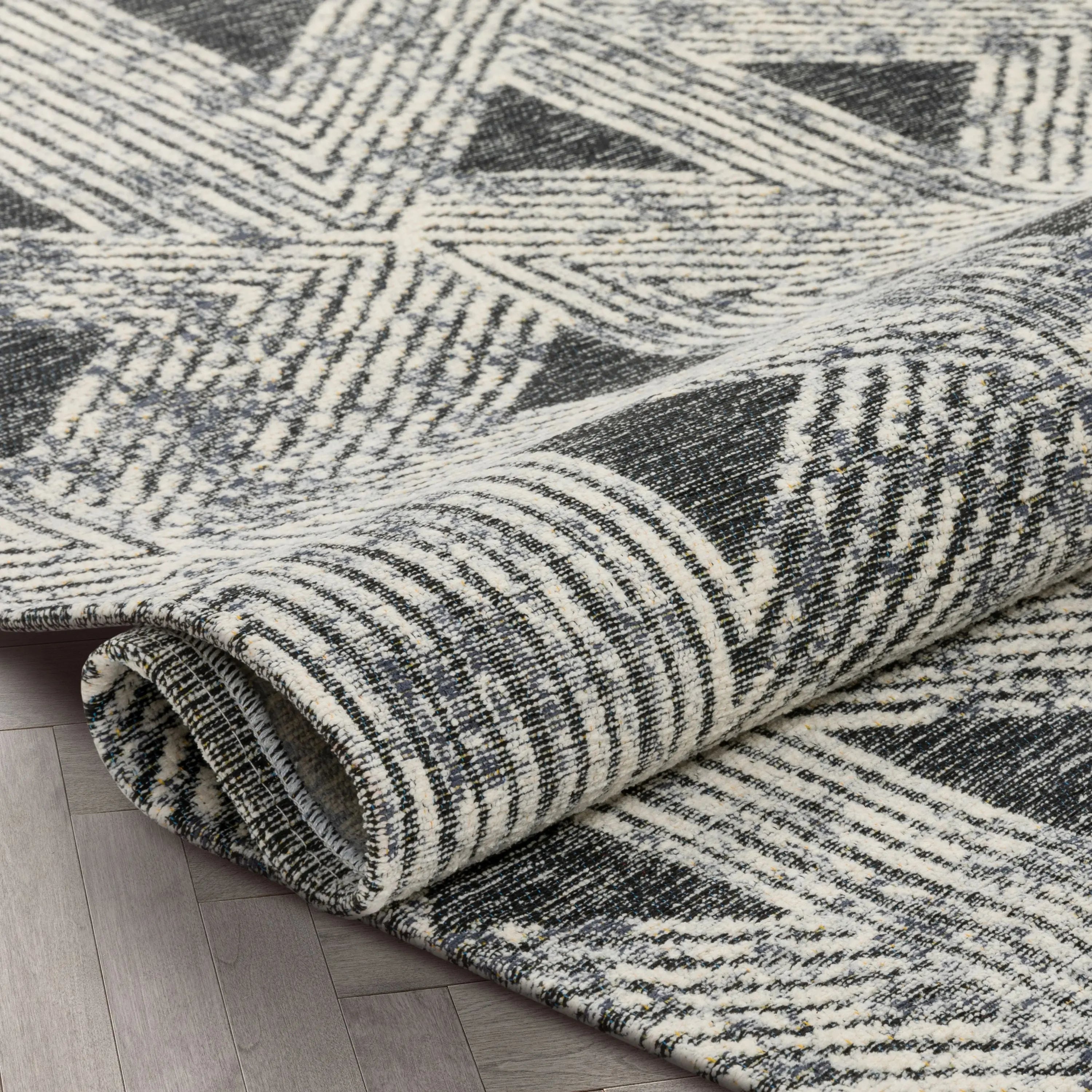 Veria Mid-Century Modern Geometric Grey 5'3 x 7'3 Kilim-Style Rug、mySite、gigharbornorthrealestate