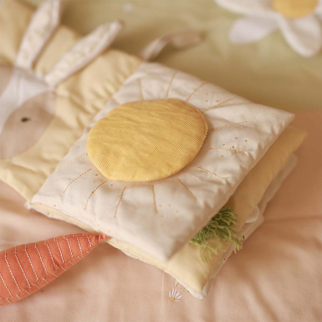  Avery Row Baby Fabric Book - Bunny Tales、mySite、merchandisen