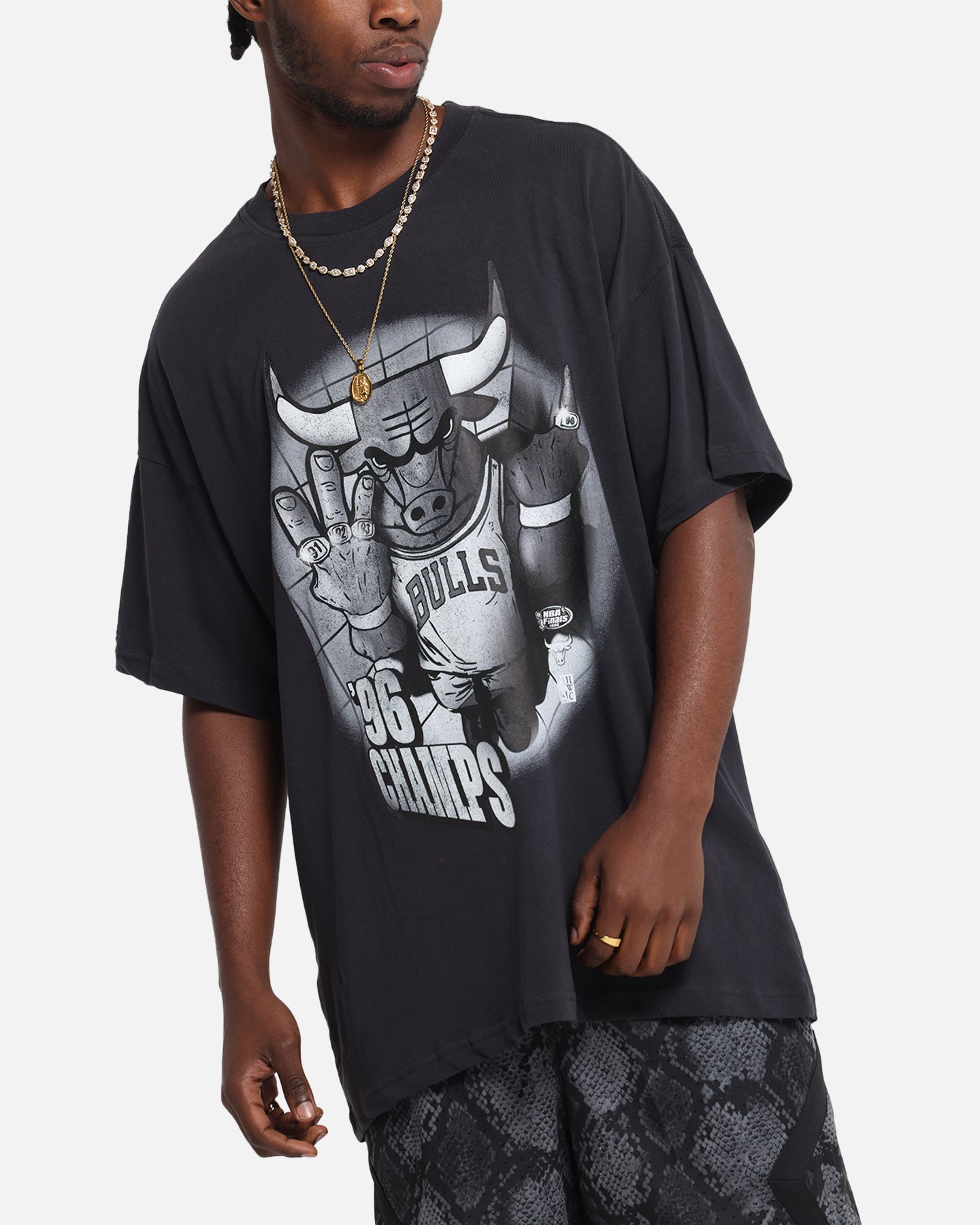 Mitchell & Ness Chicago Bulls 4-Time Champions T-Shirt Overdyed Black、mySite、zt4zffjzw