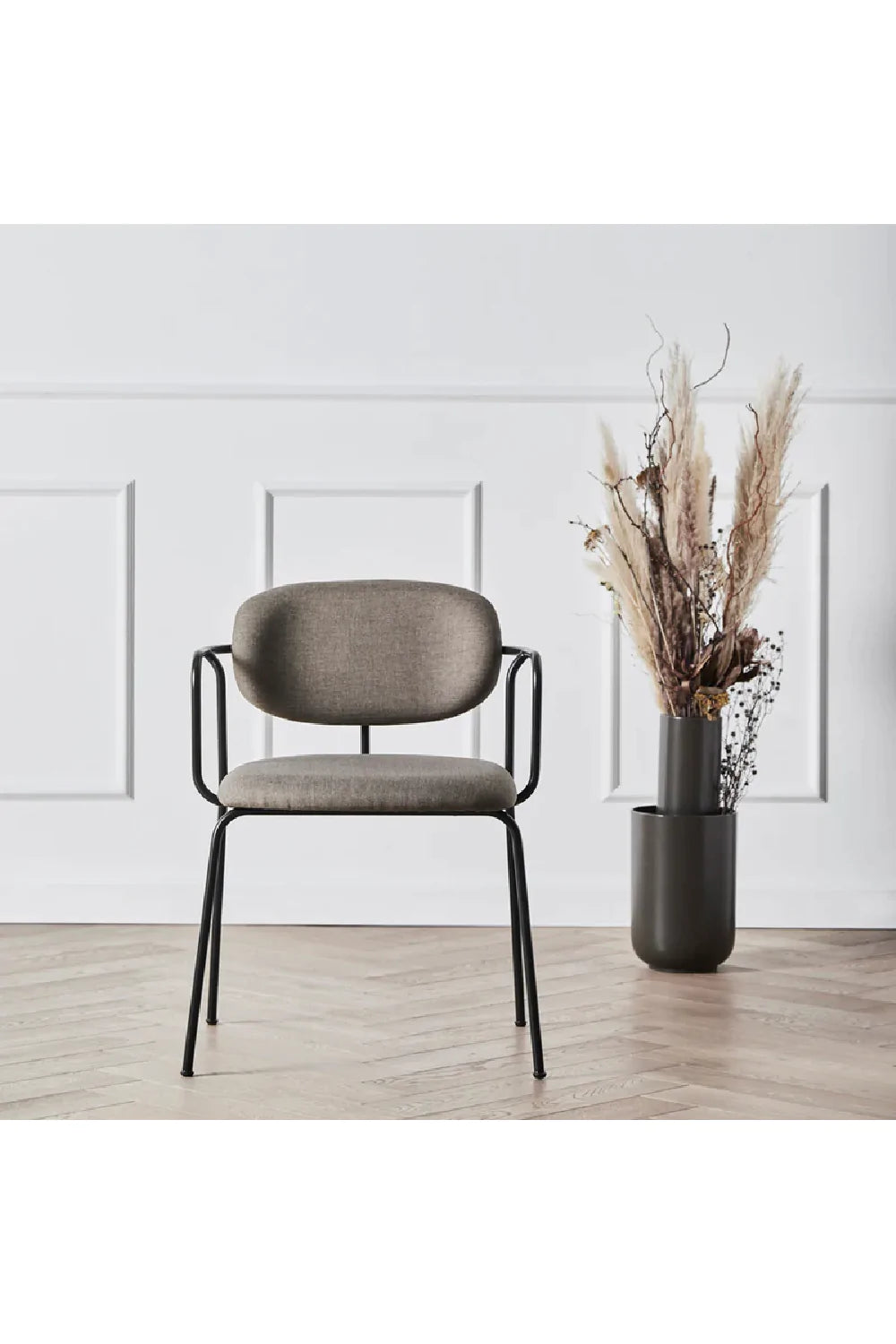 Traditional Minimalist Dining Armchair | WOUD Frame、mySite、neckold