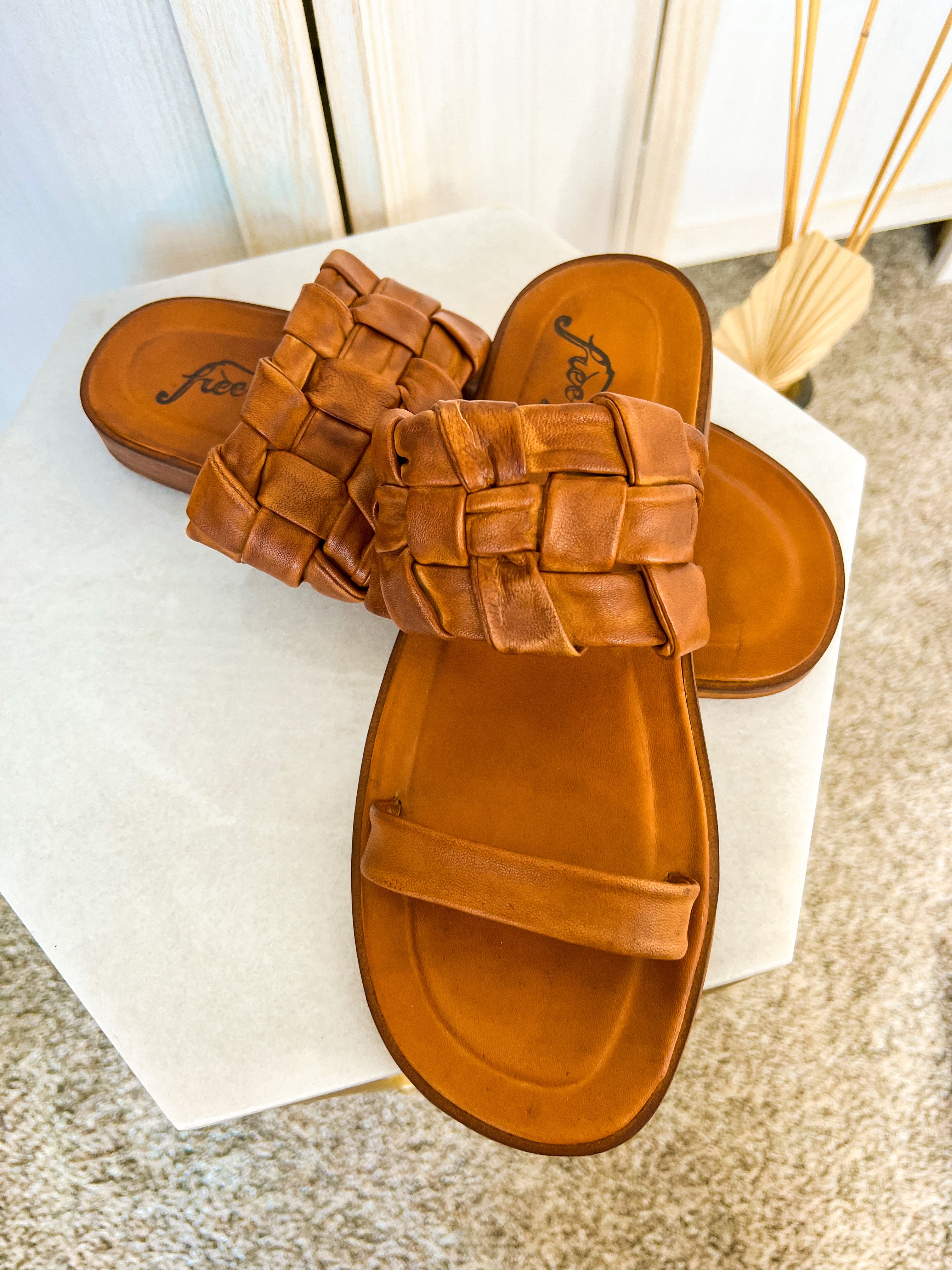 Free People Winding River Slide Sandal、mySite、garagedoors4me