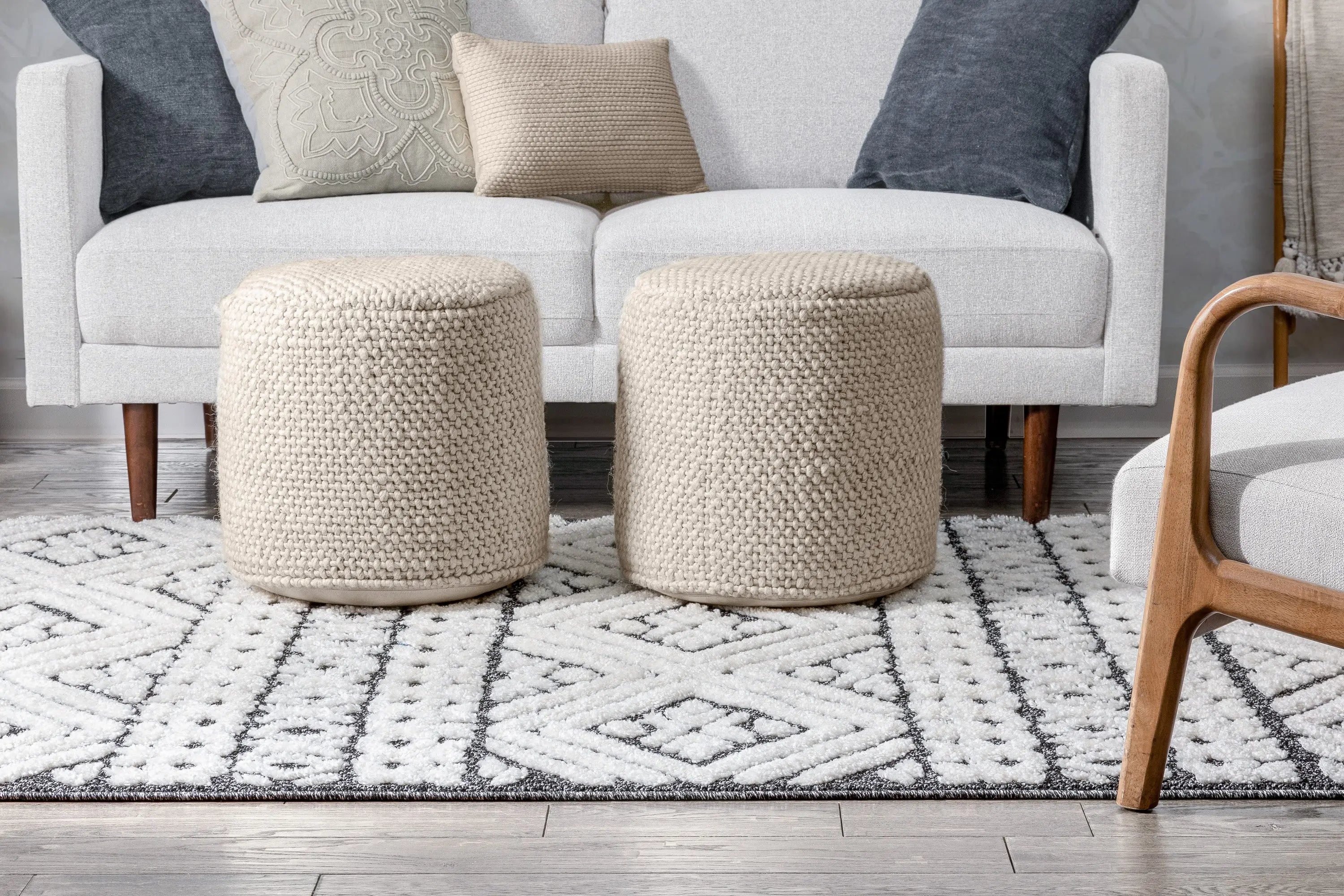 Eliana Tribal Geometric Chevron pattern Dark Grey White High-Low Textured Rug、mySite、gigharbornorthrealestate