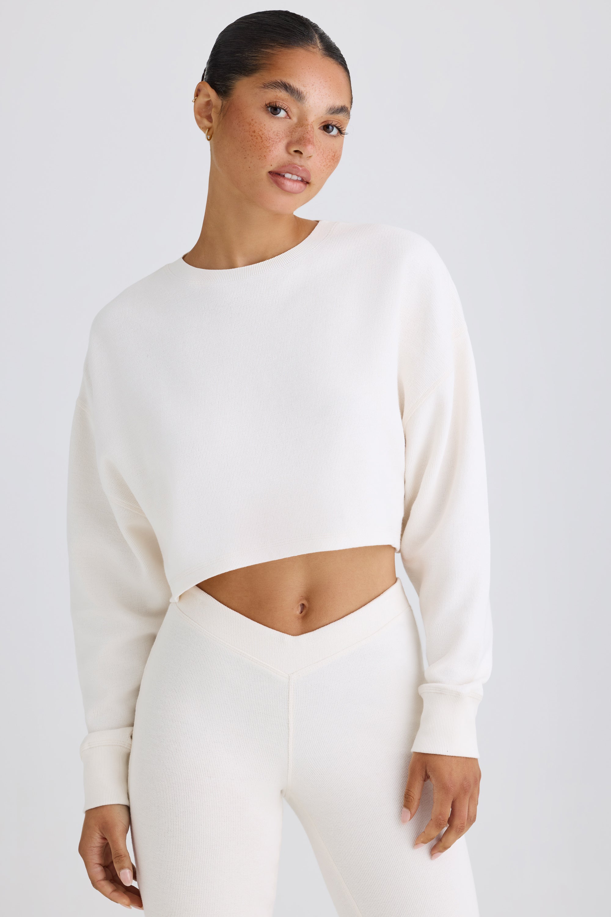 Crew-Neck Open-Back Cropped Sweatshirt in White、mySite、solidvoid