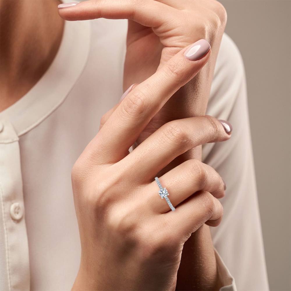 Petite Brilliant Cut Moissanite Engagement Ring、mySite、hinf8tx79