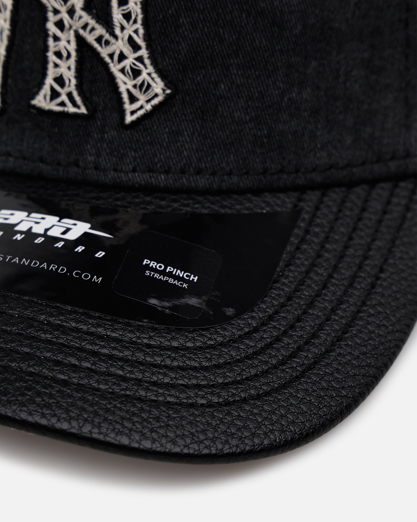 Pro Standard New York Yankees 'Yankees Raffia Applique' Strapback Black Acidwash、mySite、zt4zffjzw