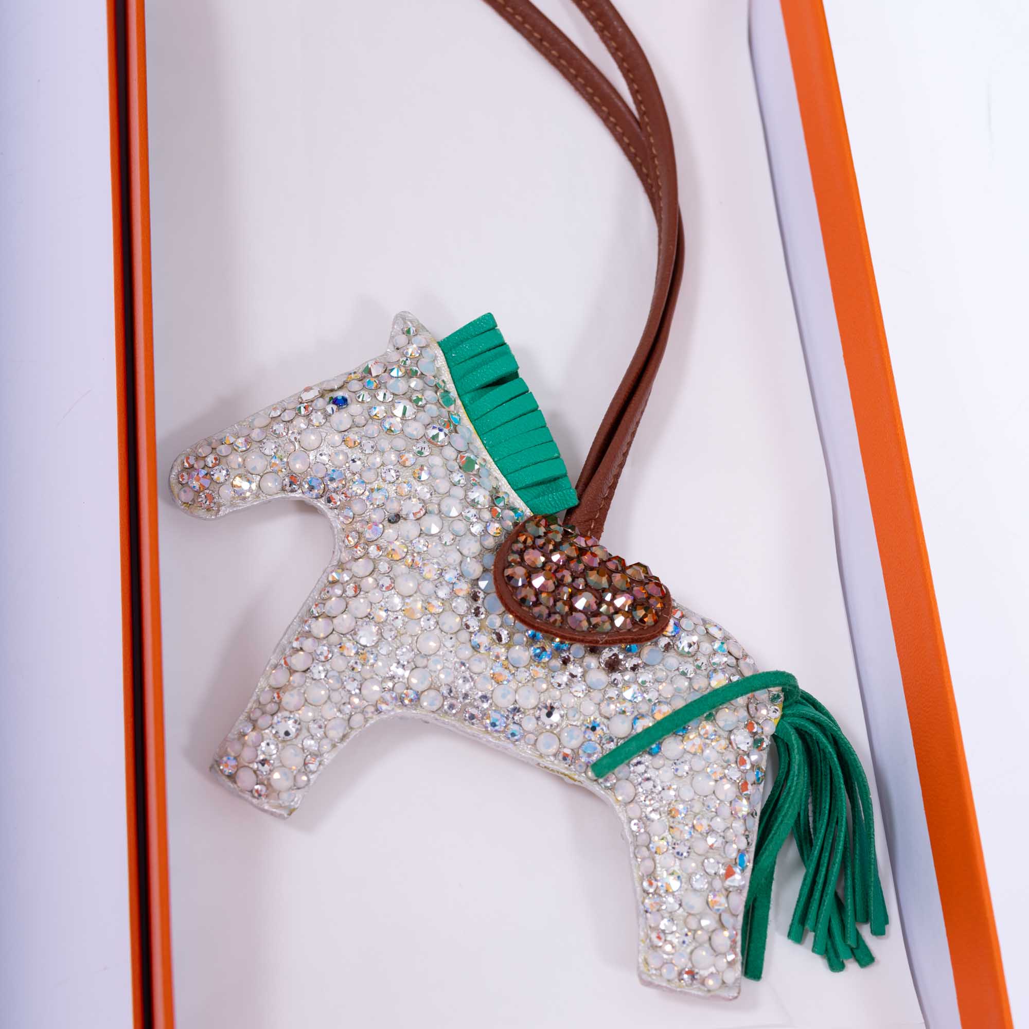 Hermès Rodeo MM Milo Lambskin White and Menthe Charm Custom Swarovski、mySite、garminoutage.com