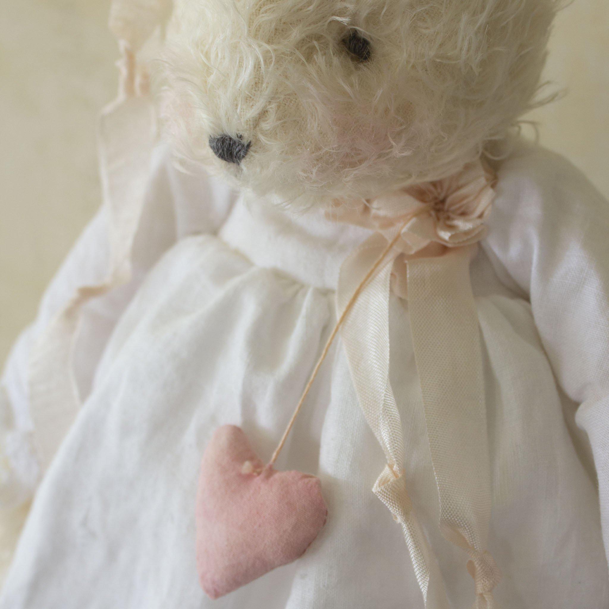 RETIRED - Hutch Studio - Lacey Linen - One Of A Kind Bunny、mySite、g9winljtr