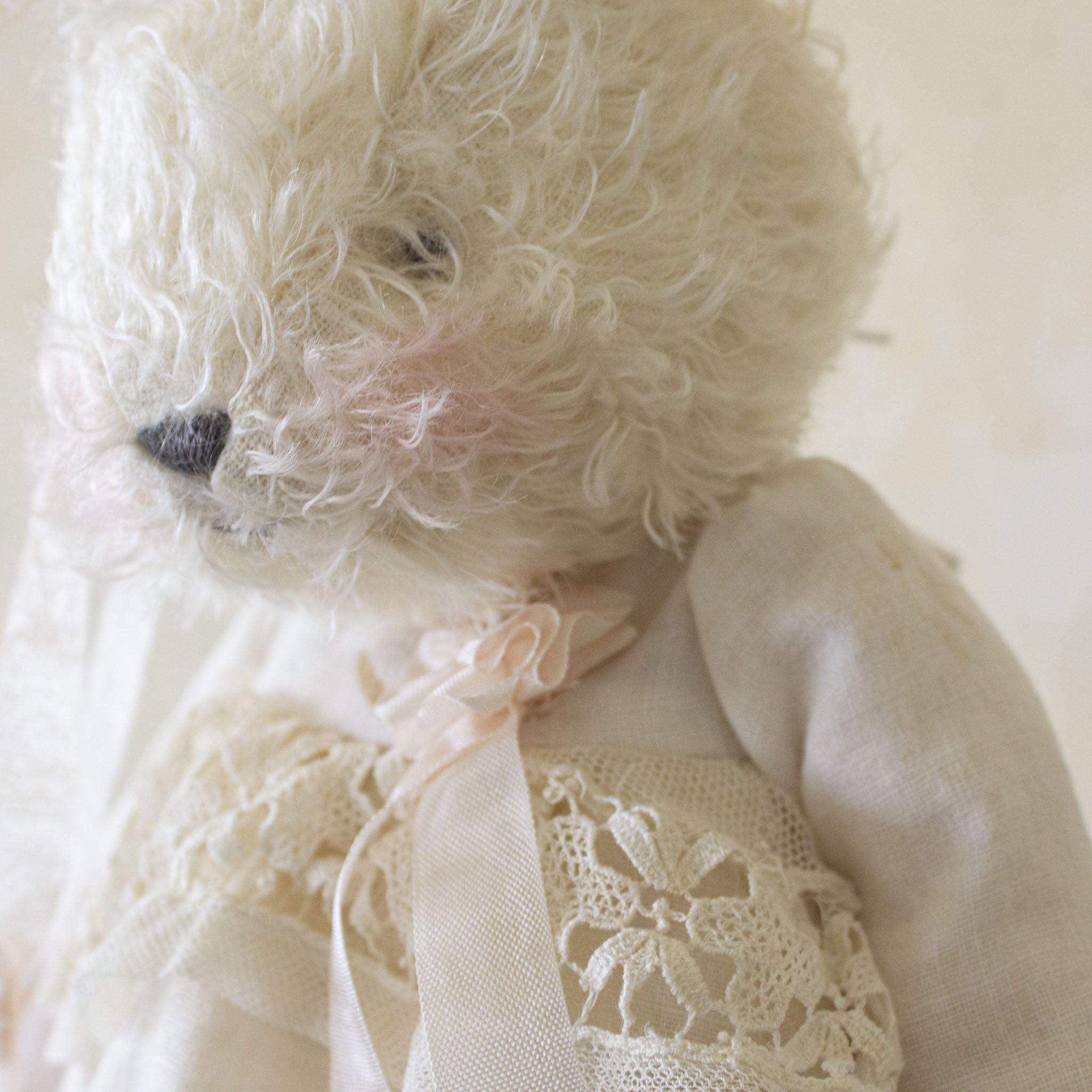 RETIRED - Hutch Studio - Happily I Hop - One Of A Kind Bunny、mySite、g9winljtr