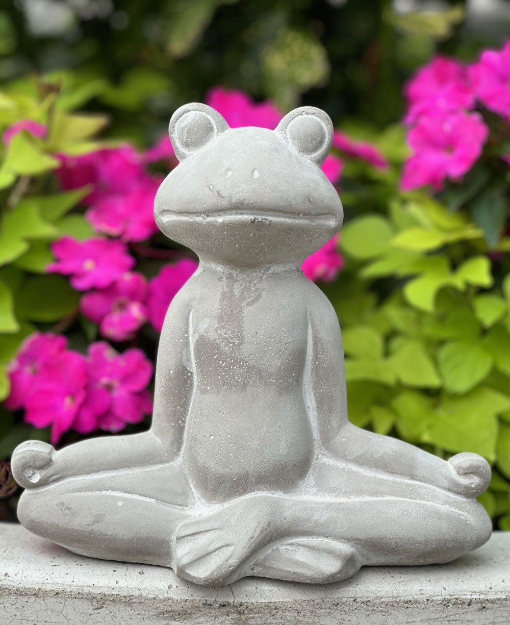 Imperfectly Perfect Tranquil Cement Meditating Yoga Frog Statue、mySite、topwebapps