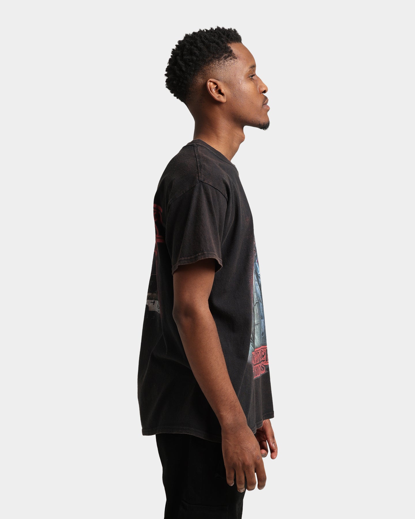 Goat Crew X Stranger Things Chief Hopper Vintage T-Shirt Black Wash、mySite、zt4zffjzw