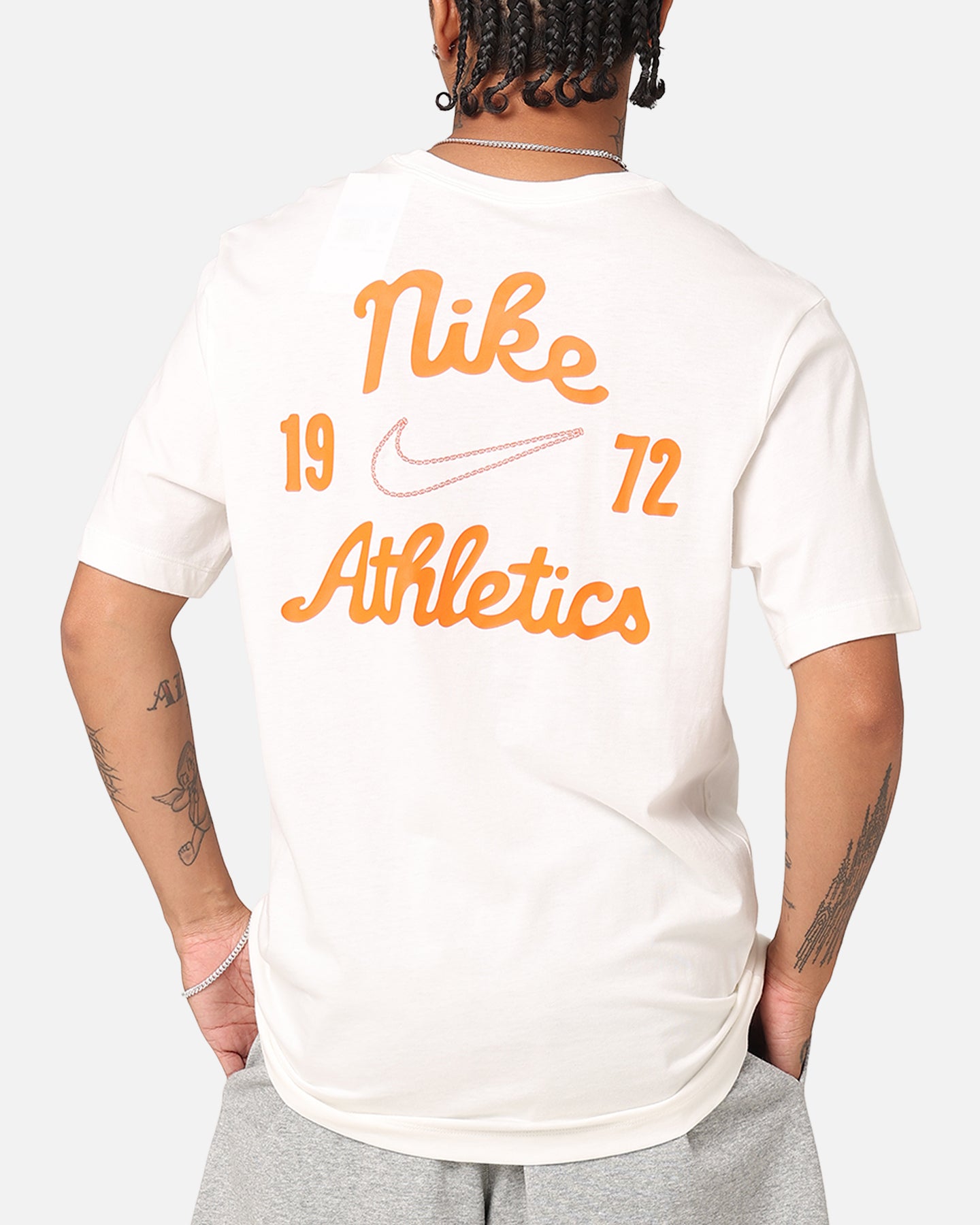 Nike Sportswear Club Essential T-Shirt Sail、mySite、zt4zffjzw
