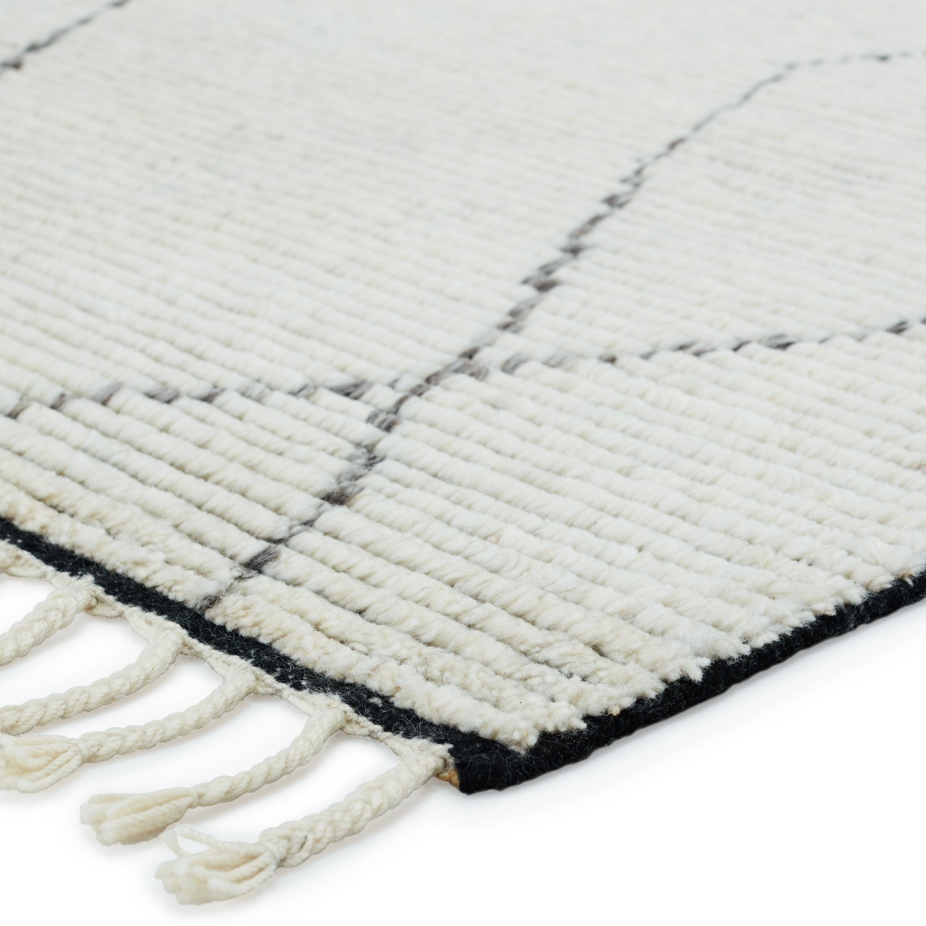 Ammil Hand-Knotted Trellis Cream Black Area Rug、mySite、gigharbornorthrealestate