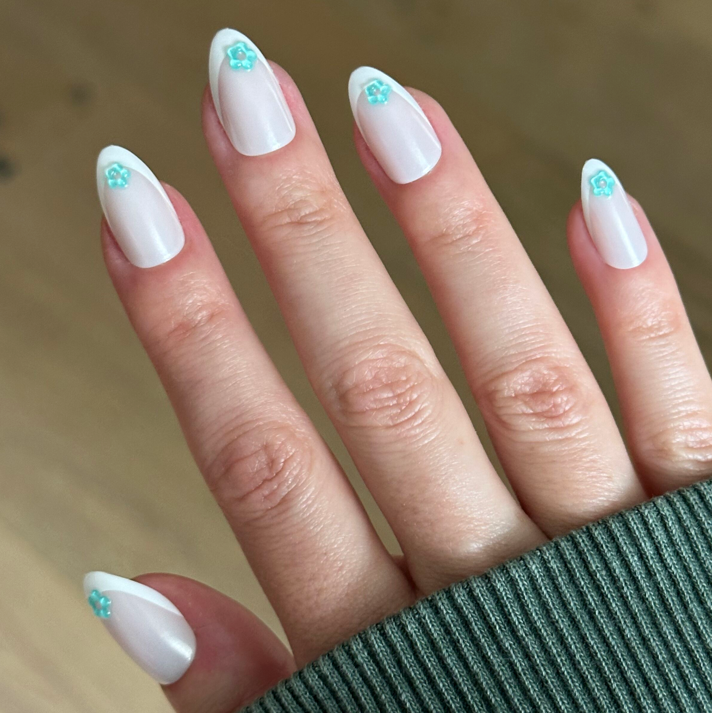 Puffy Flower Chrome French - Press-On | Medium | Almond、mySite、solidvoid